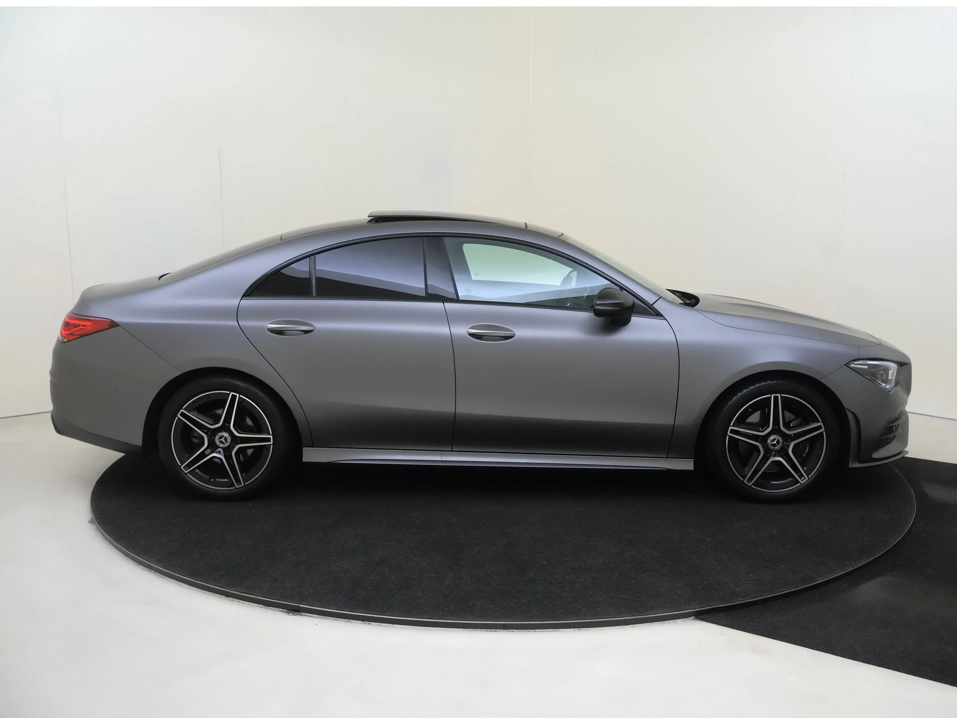 Mercedes-Benz-CLA-image-8