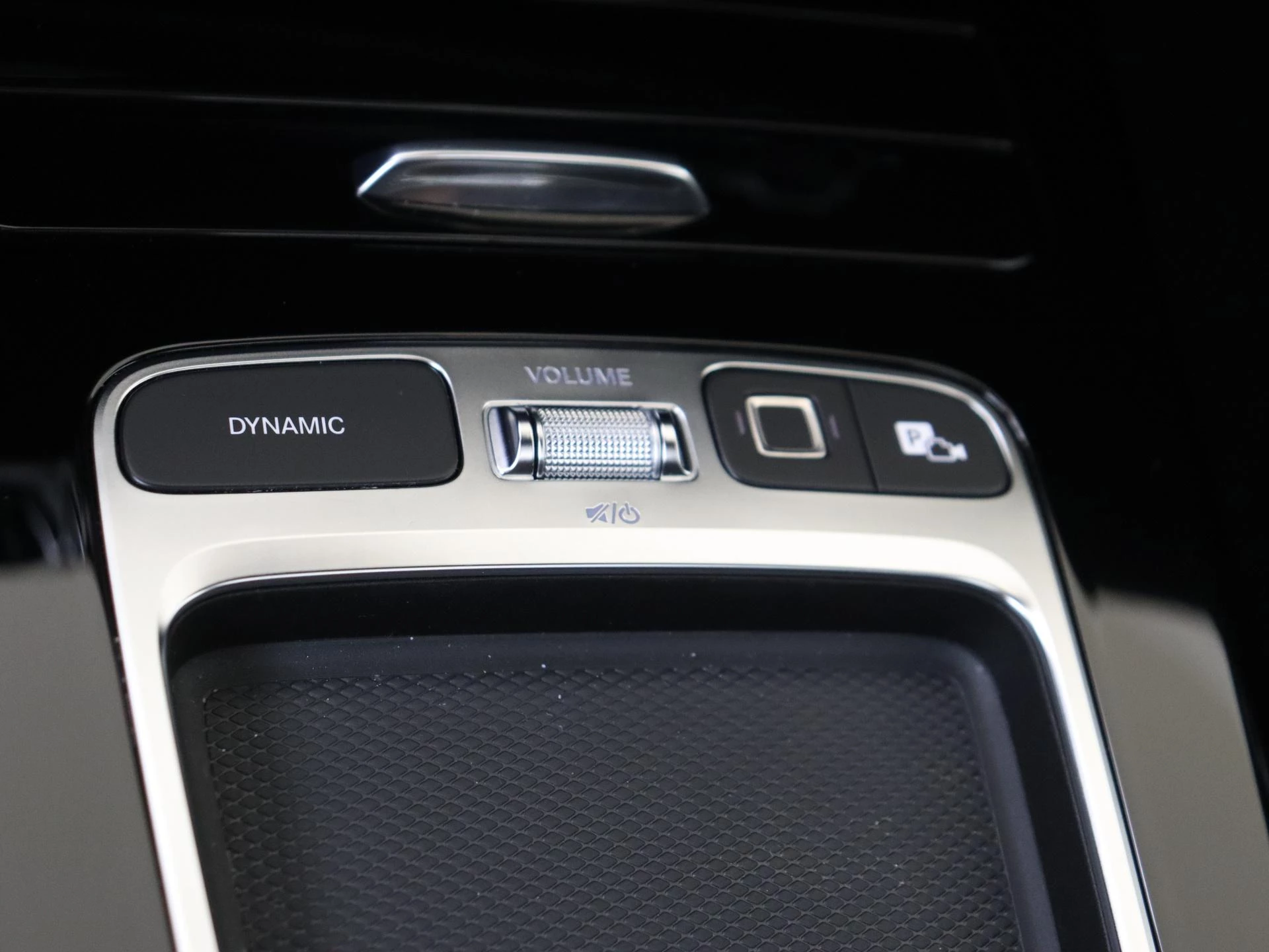 Mercedes-Benz-CLA-image-20