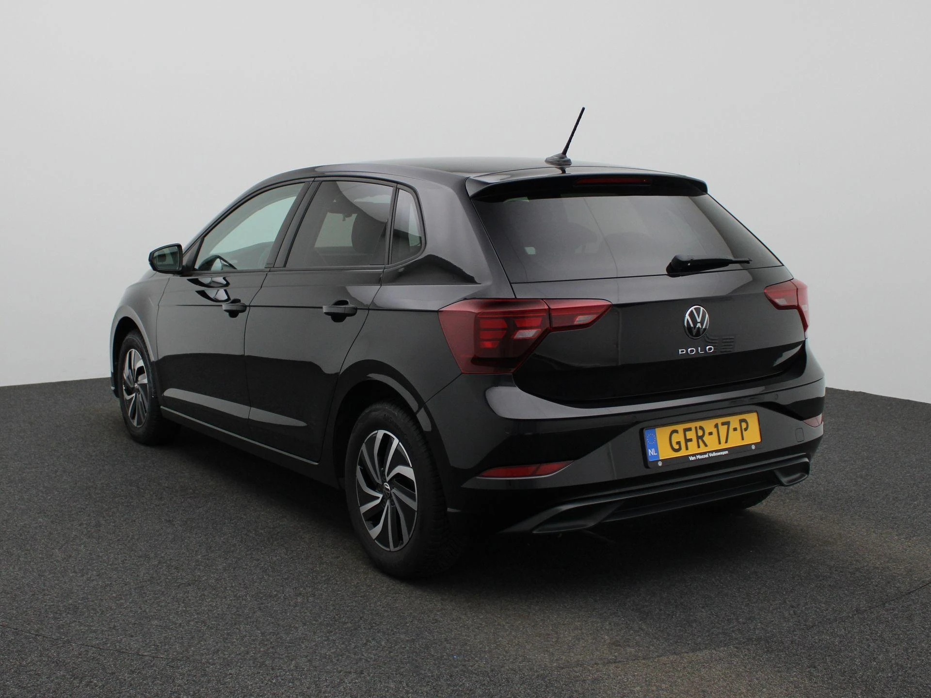 Volkswagen-Polo-image-1
