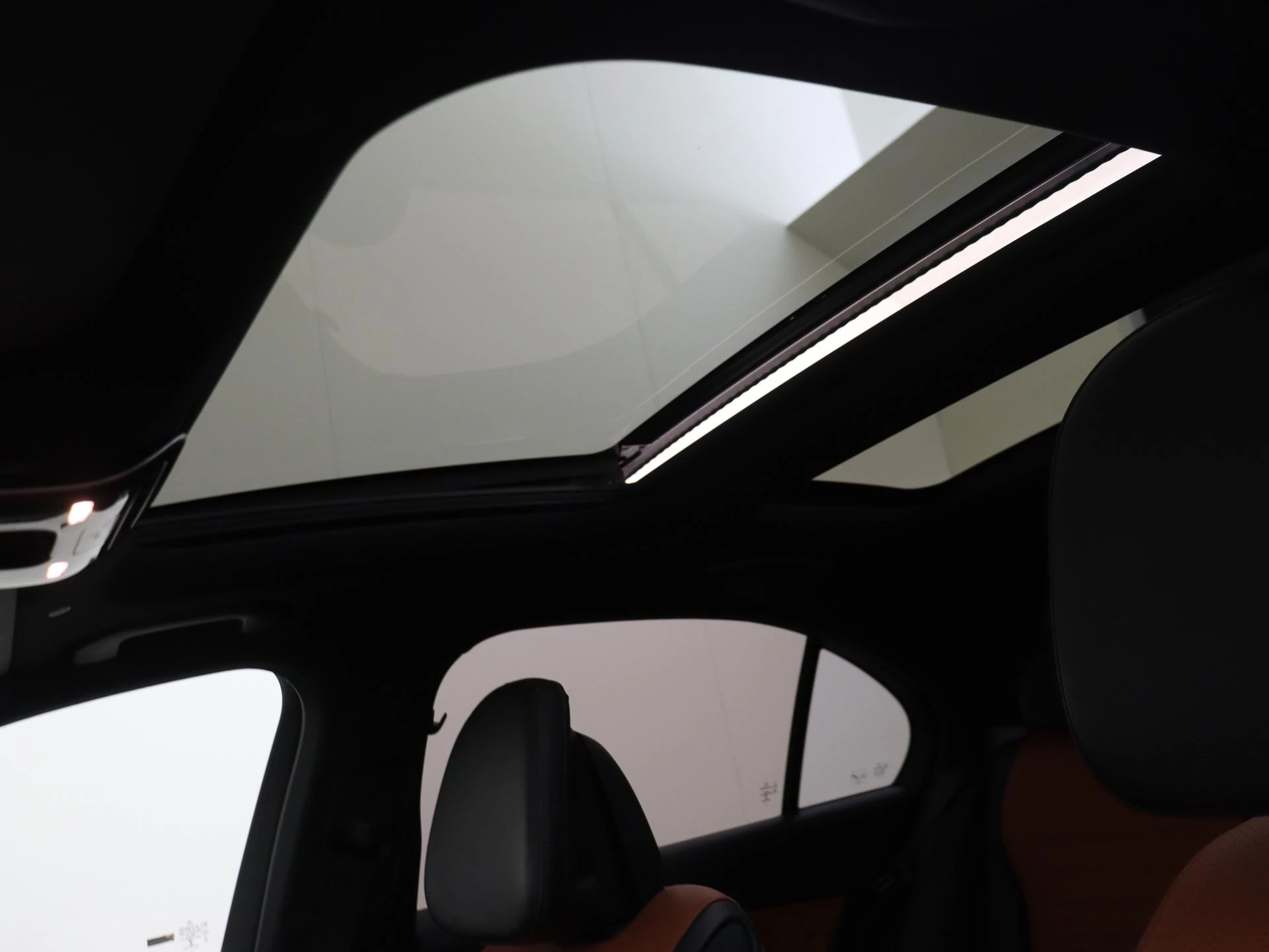 Mercedes-Benz-C-Klasse-image-27