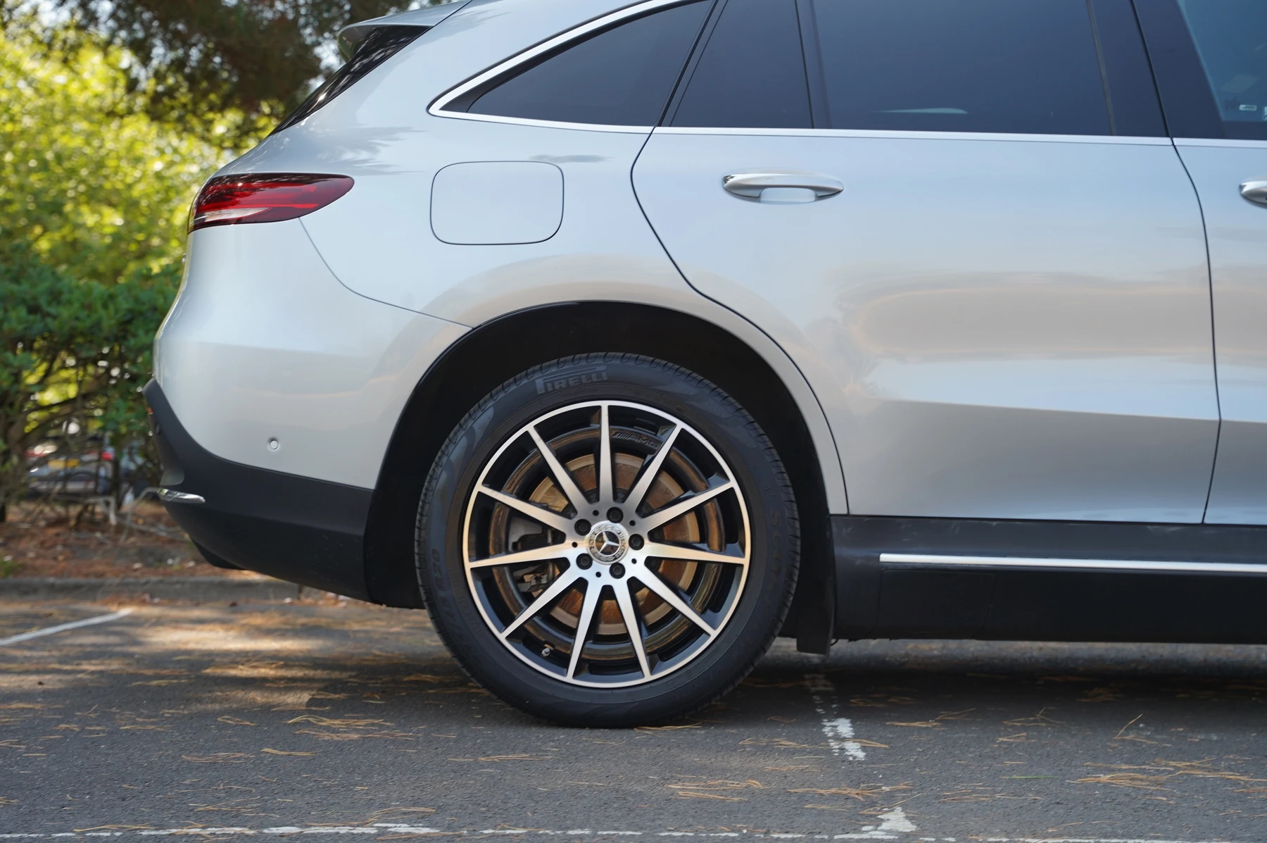 Mercedes-Benz-EQC-image-34