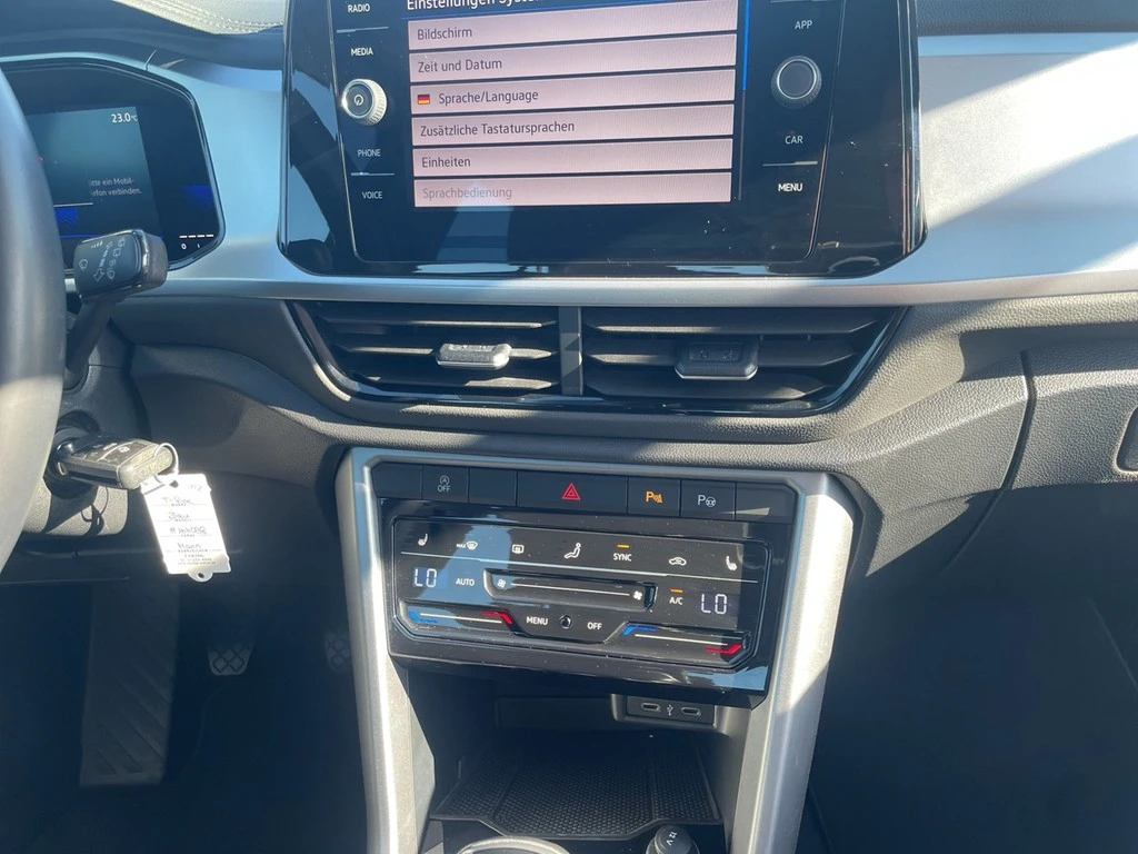 Volkswagen-T-Roc-image-10