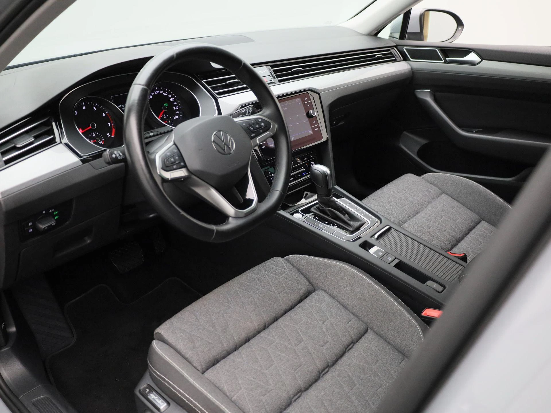 Volkswagen-Passat-image-14