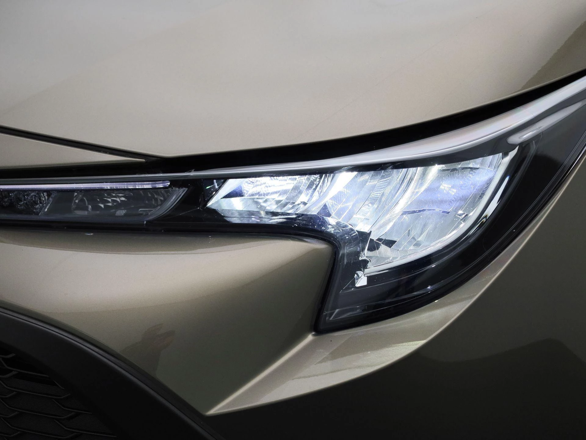 Toyota-Corolla Touring Sports-image-14