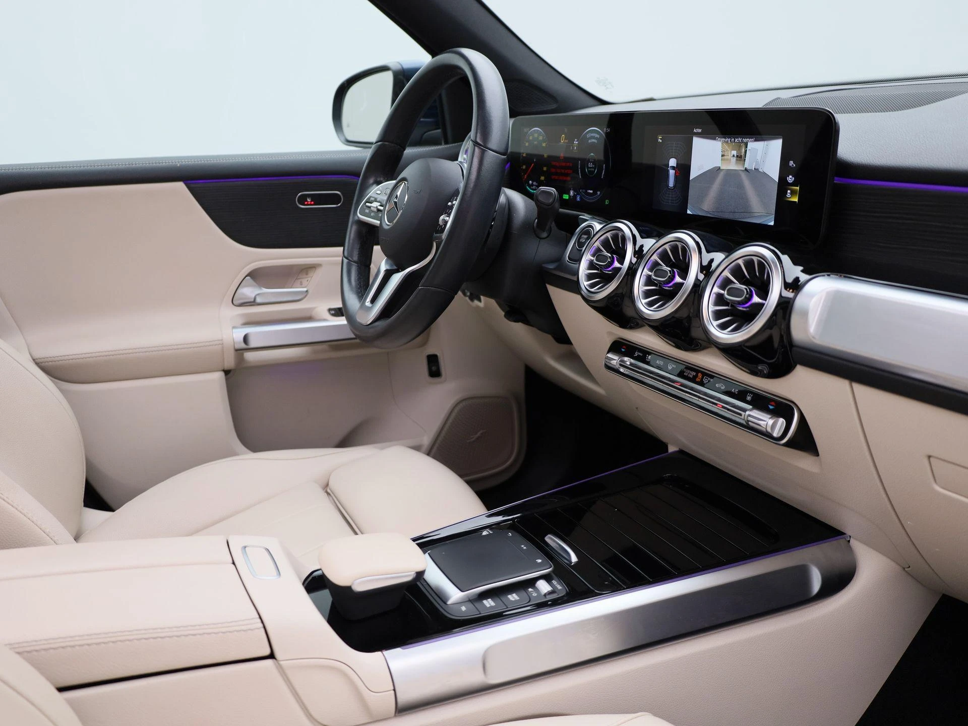 Mercedes-Benz-EQB-image-50