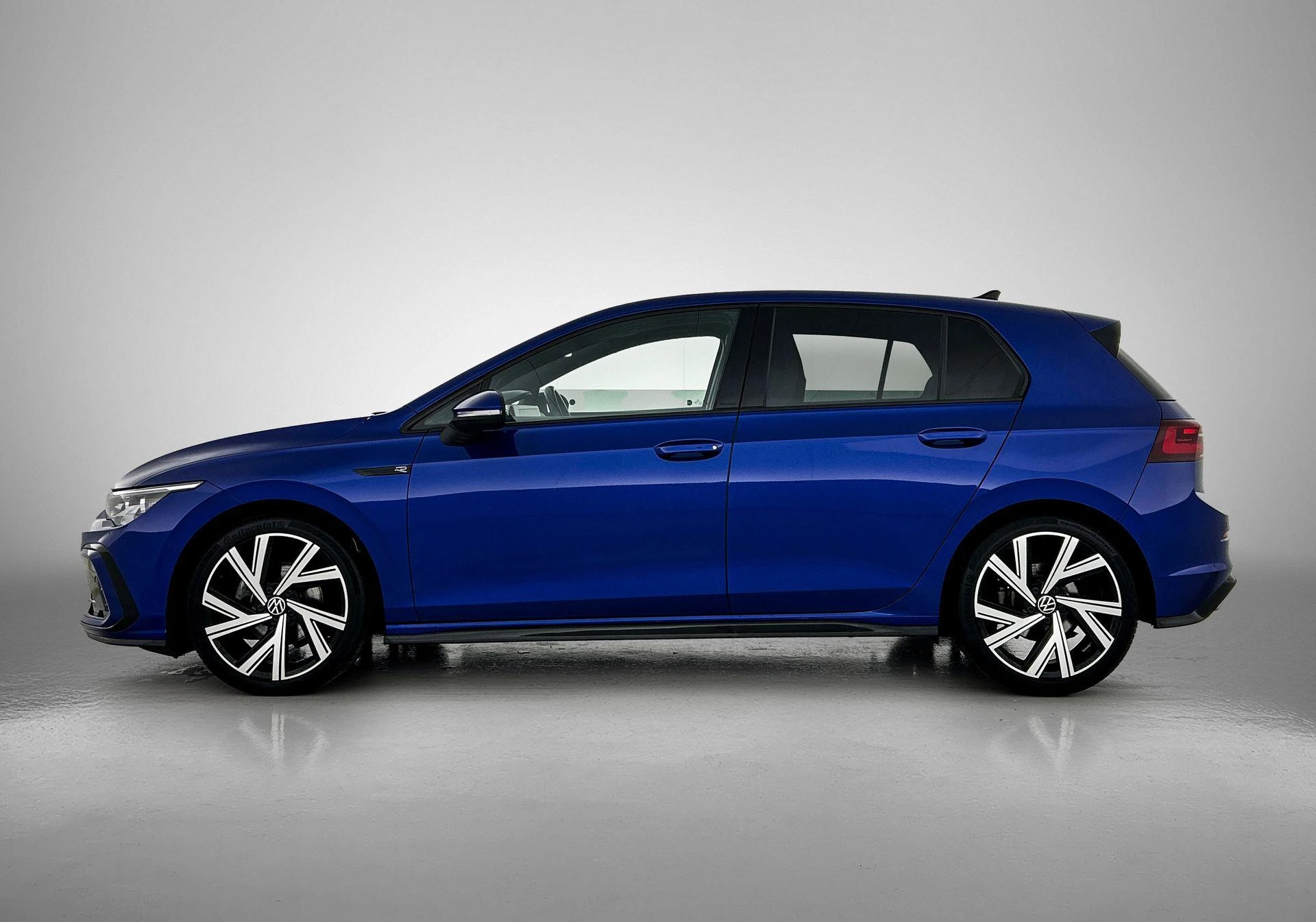 Volkswagen-Golf-image-1