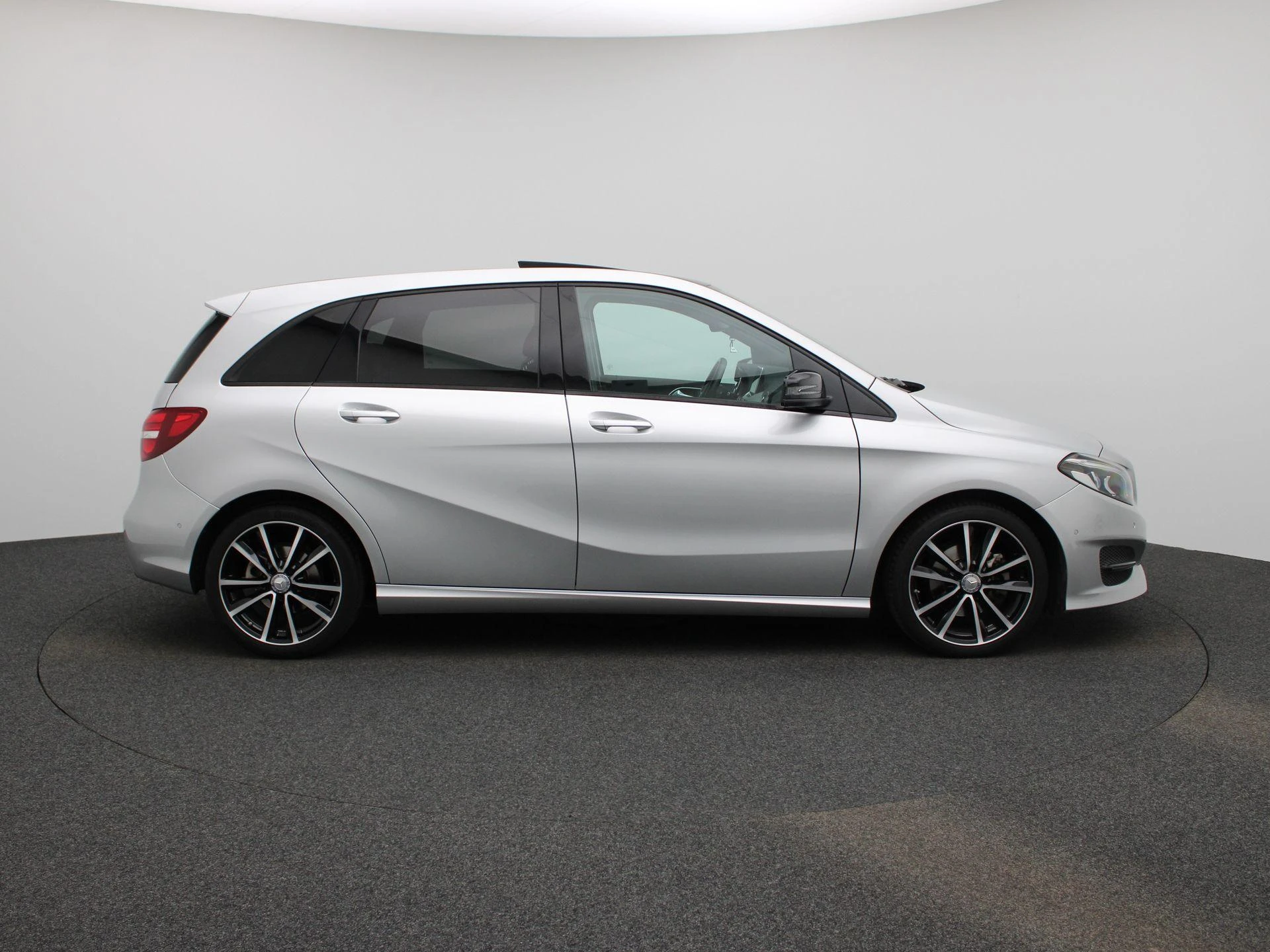 Mercedes-Benz-B-Klasse-image-5