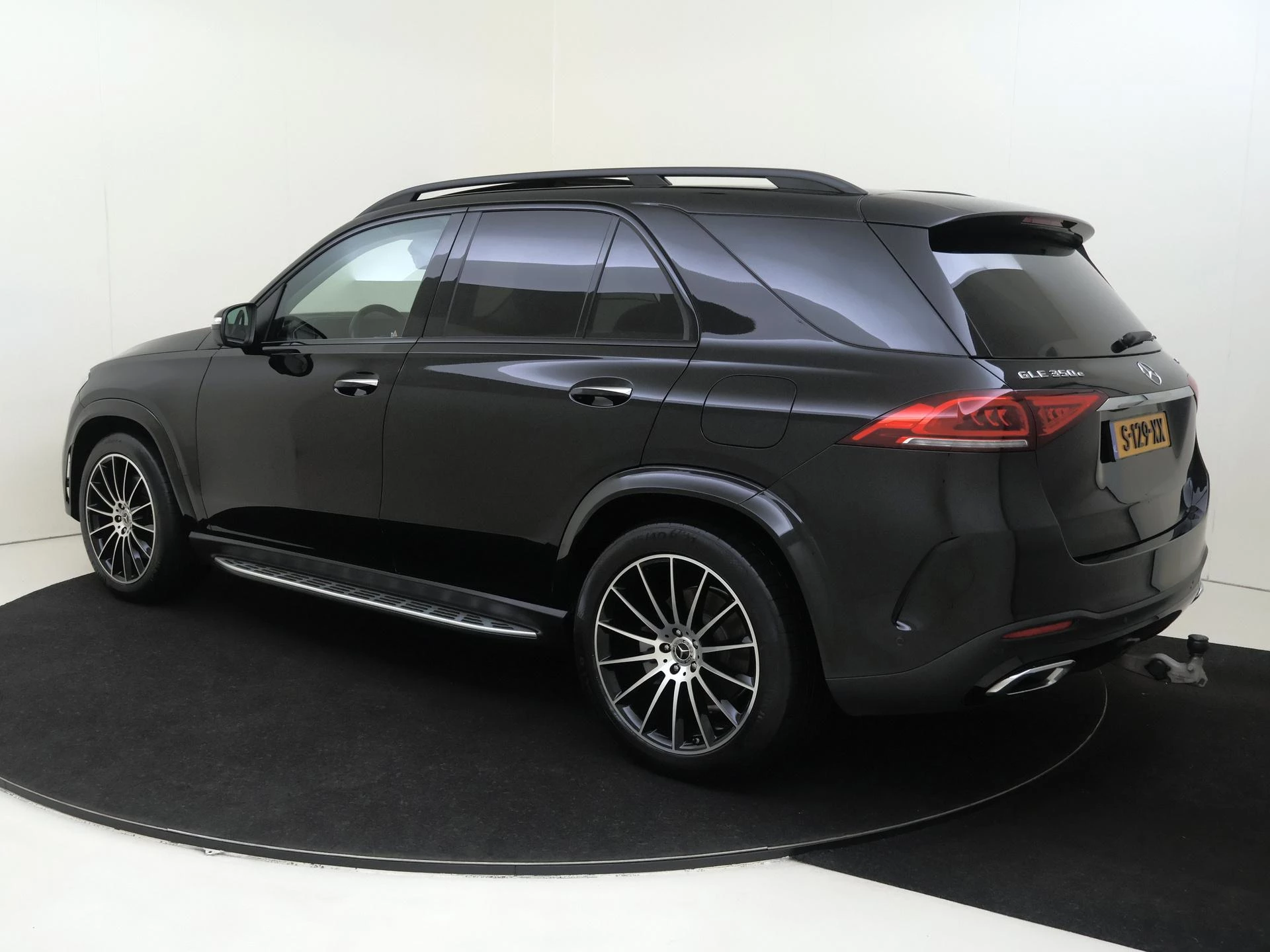 Mercedes-Benz-GLE-image-2