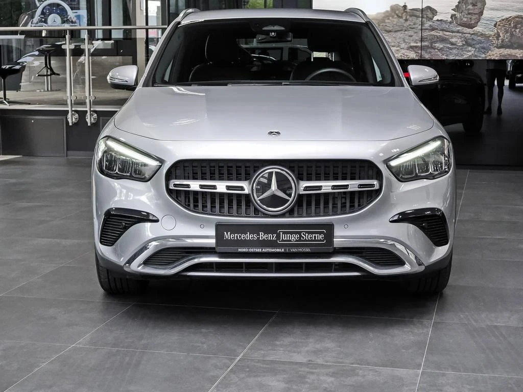 Mercedes-Benz-GLA 200 d-image-2