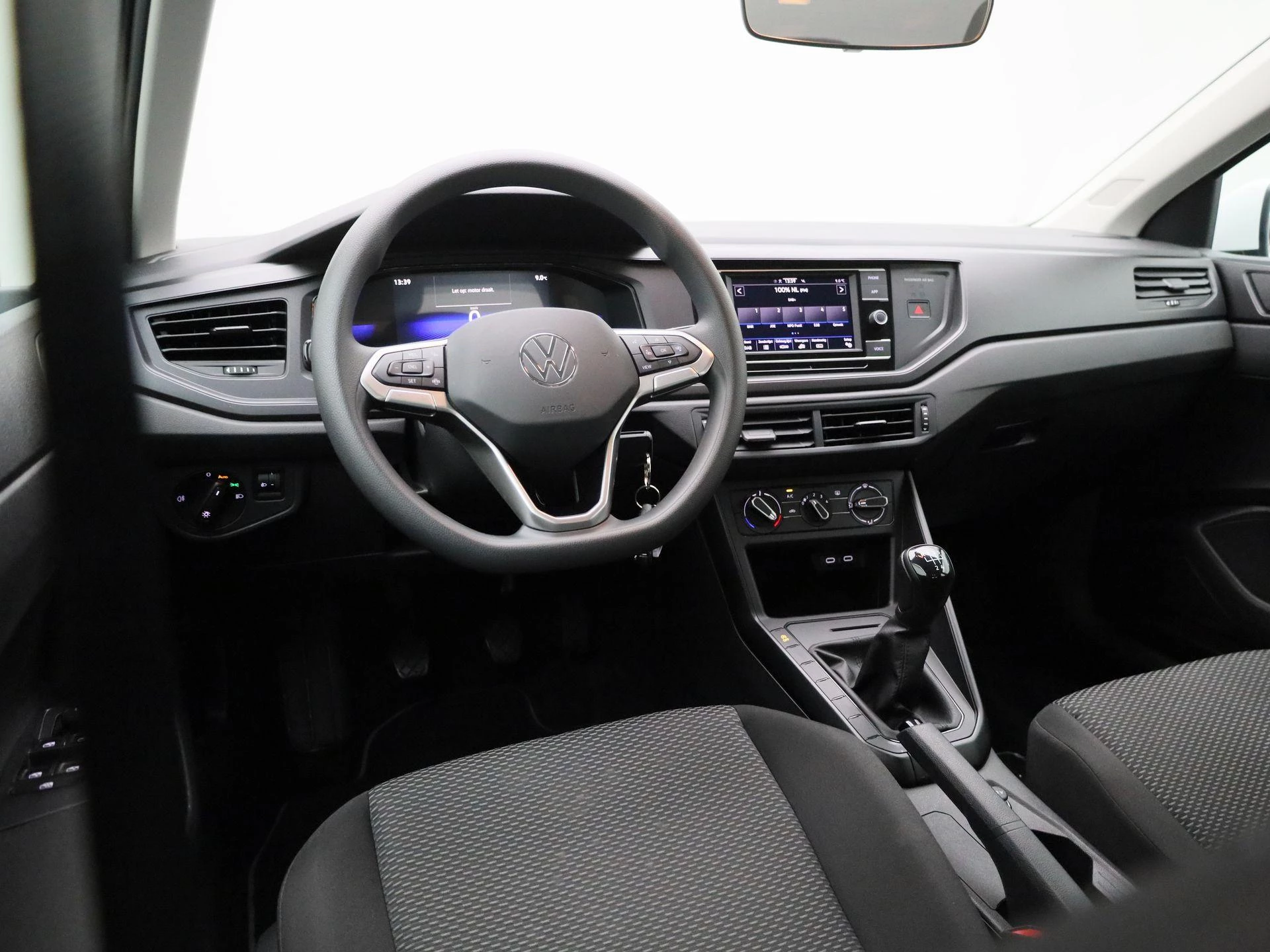 Volkswagen-Polo-image-6