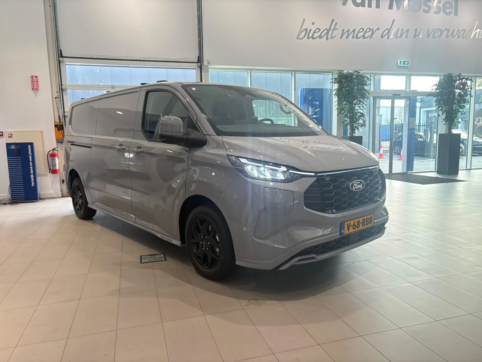 Ford-Transit Custom-image-1