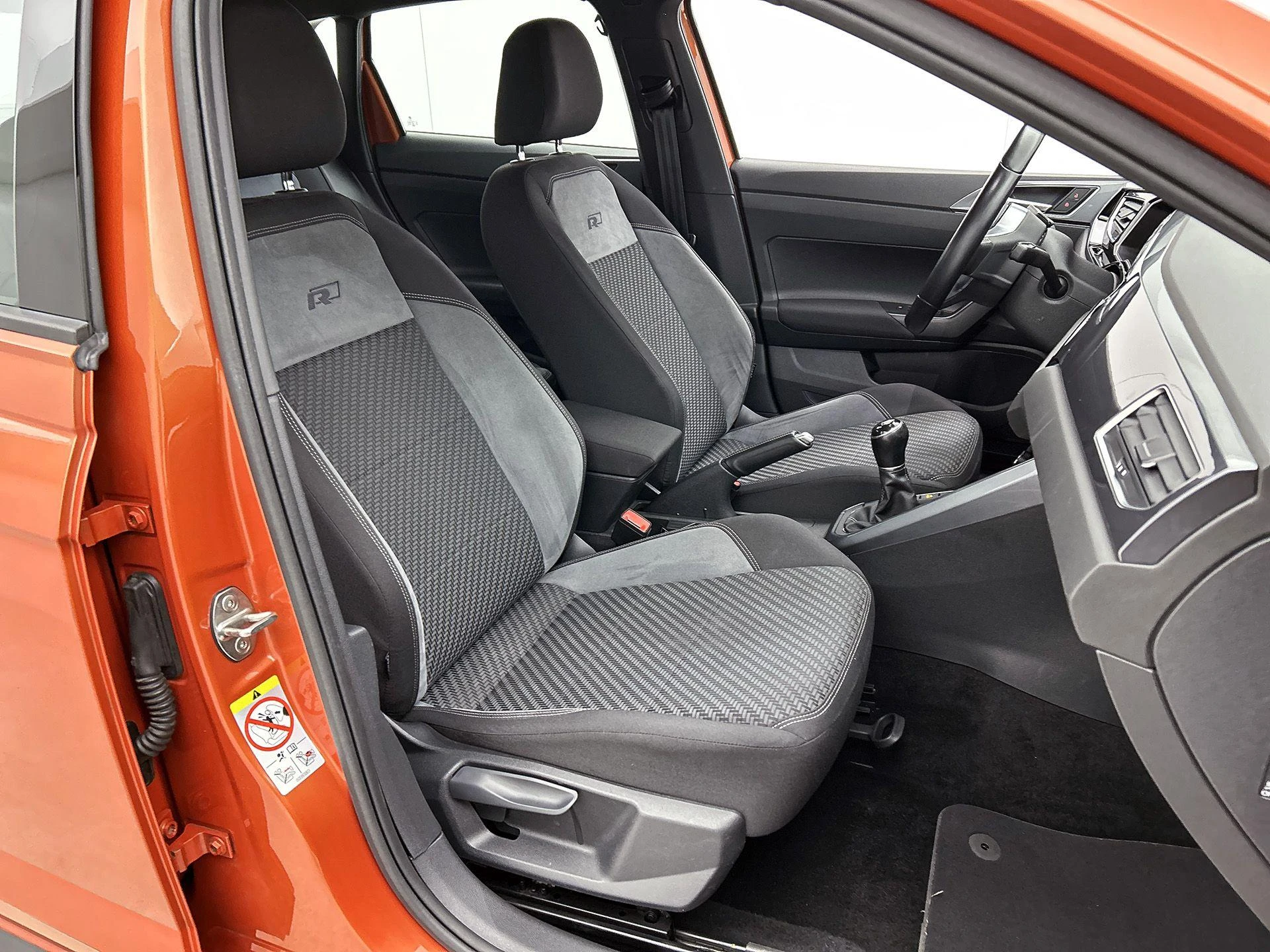 Volkswagen-Polo-image-44