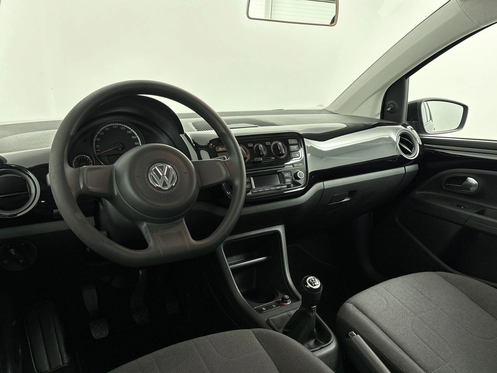 Volkswagen-up!-image-7