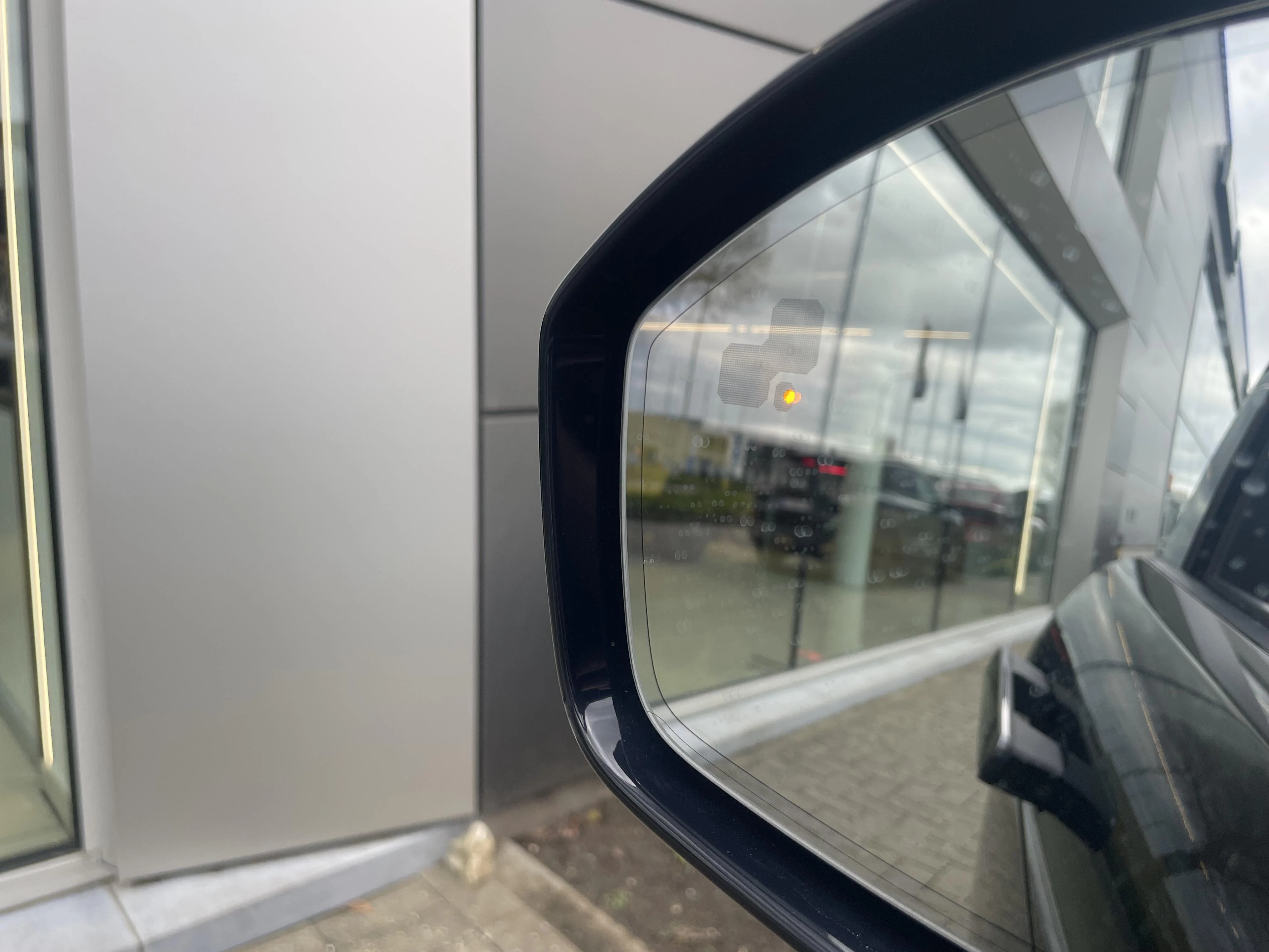 Land Rover Range Rover Evoque P300e R-Dynamic HSE