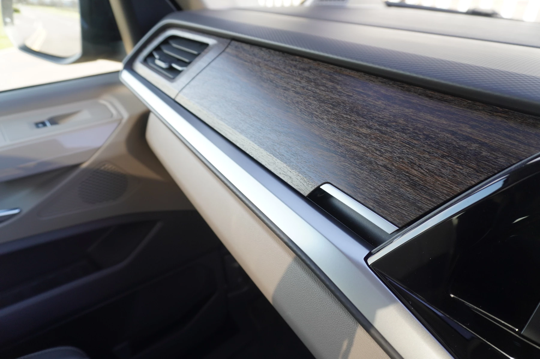 Volkswagen-Multivan-image-40