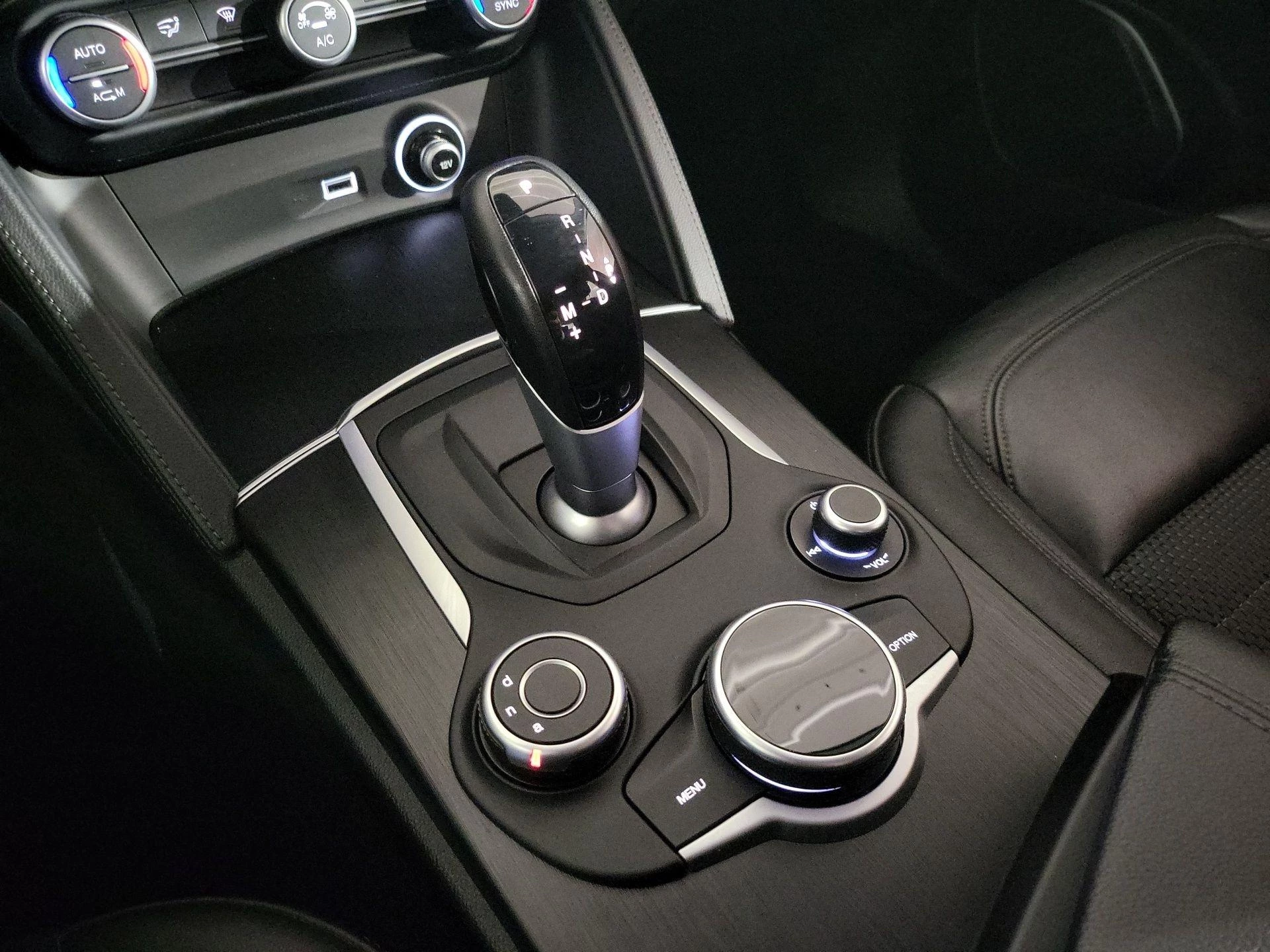 Alfa Romeo-Stelvio-image-11