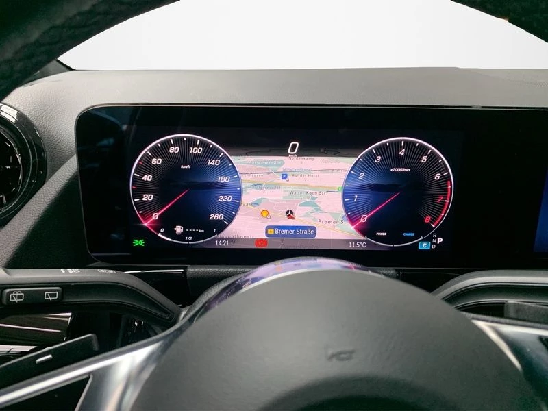 Mercedes-Benz GLA 200 ADV AHK LED SPUR SHZ DCT KAMERA NAVI