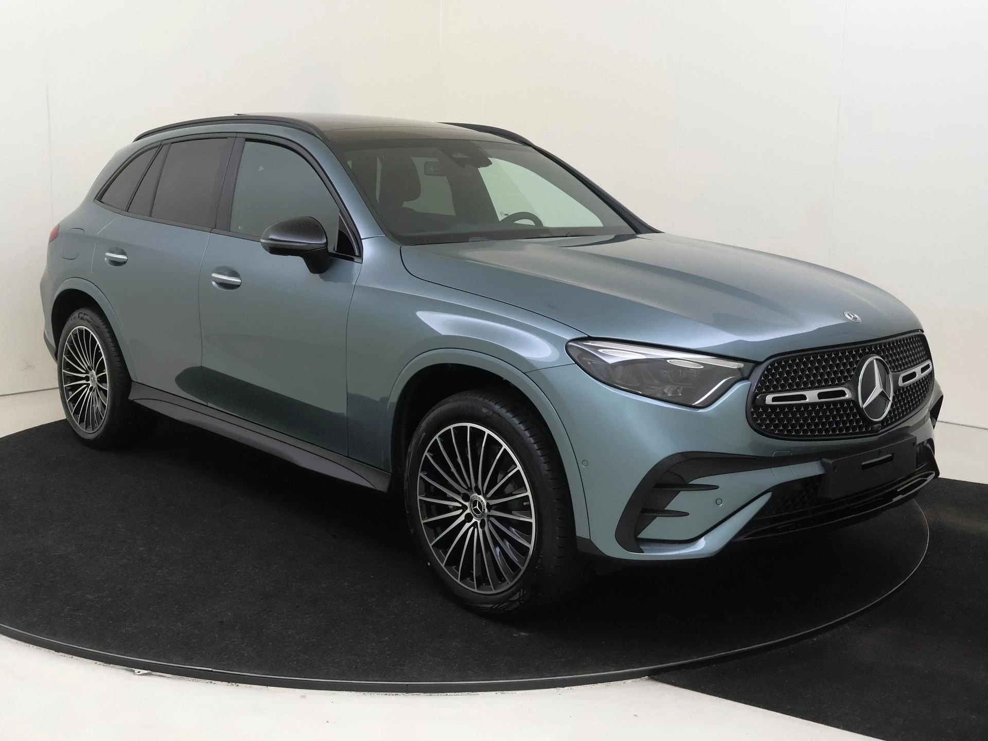 Mercedes-Benz-GLC-image-1