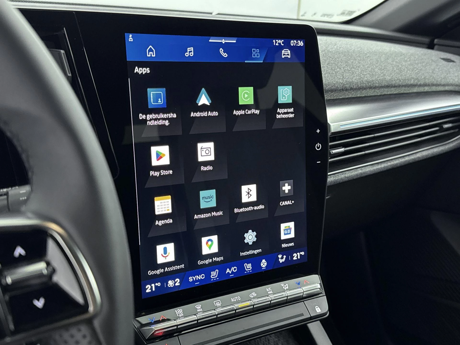 Renault-Megane E-Tech-image-11