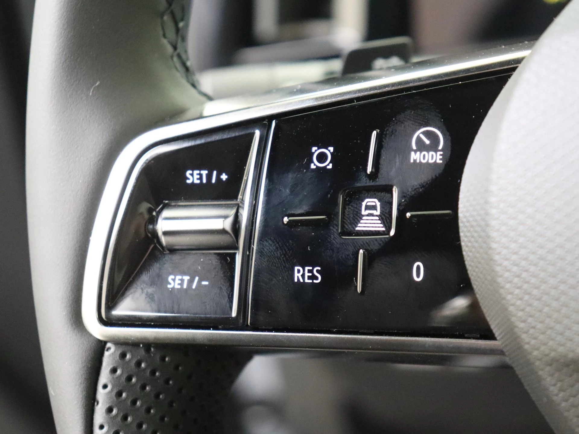 Renault-Megane E-Tech-image-12