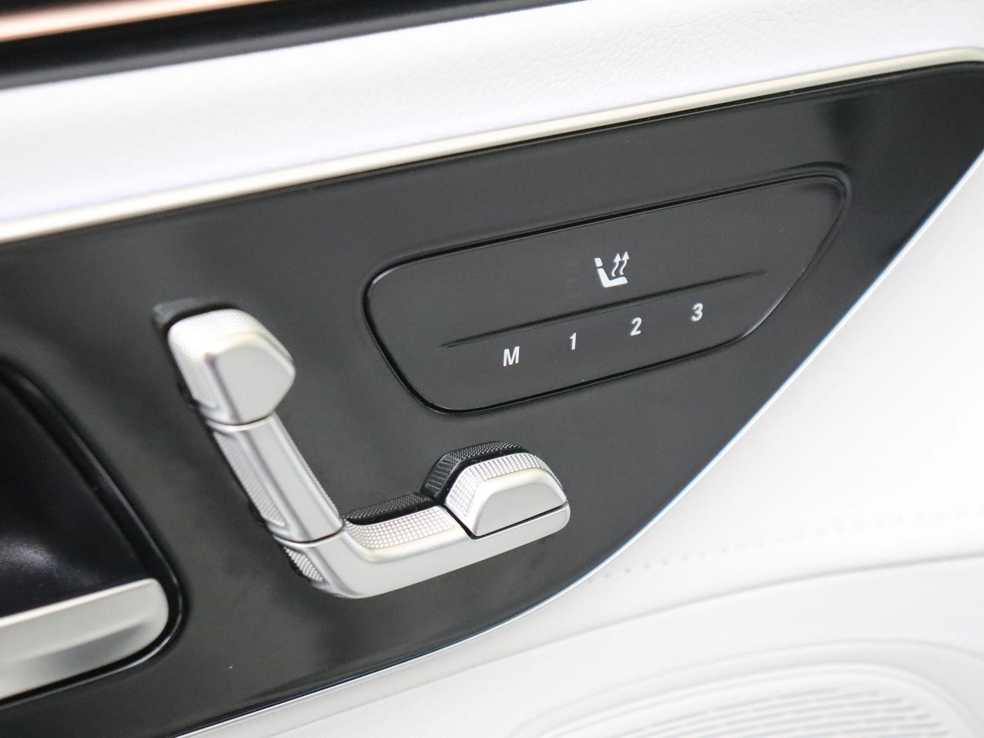 Mercedes-Benz-EQE-image-23