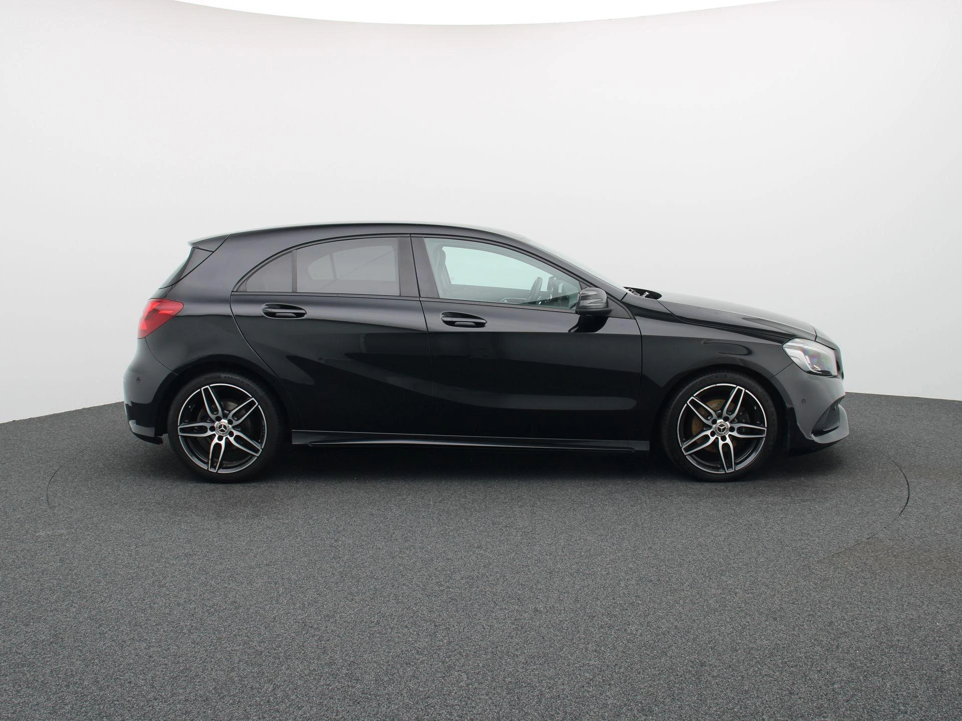 Mercedes-Benz-A-Klasse-image-5