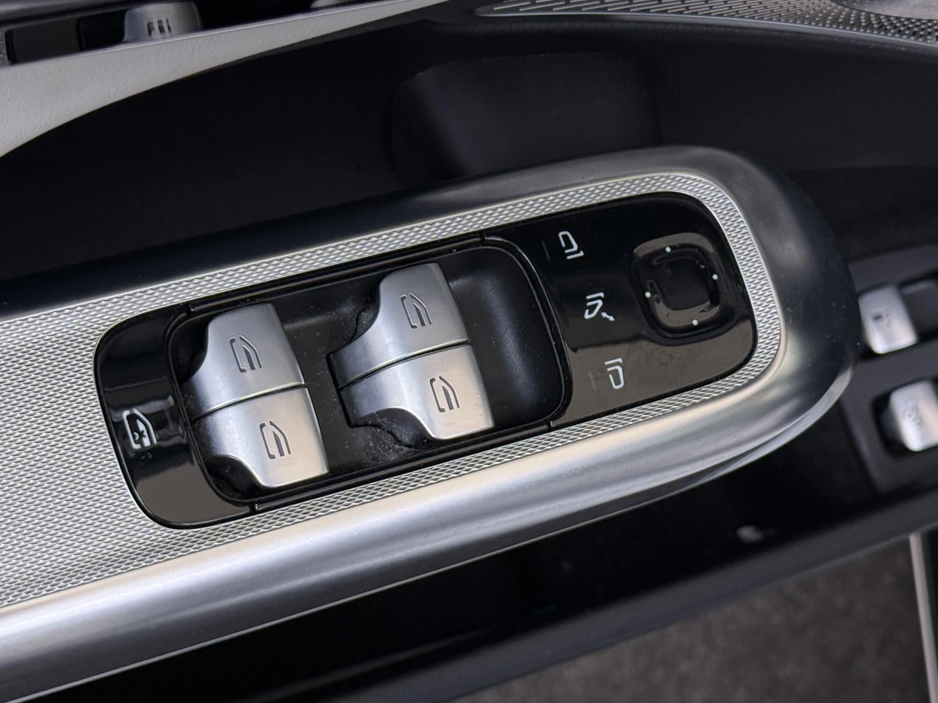 Mercedes-Benz-E-Klasse-image-25