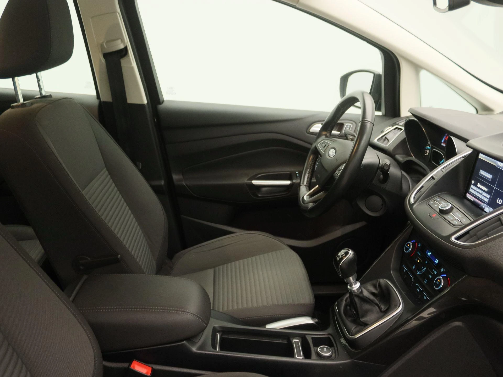 Ford-C-MAX-image-22
