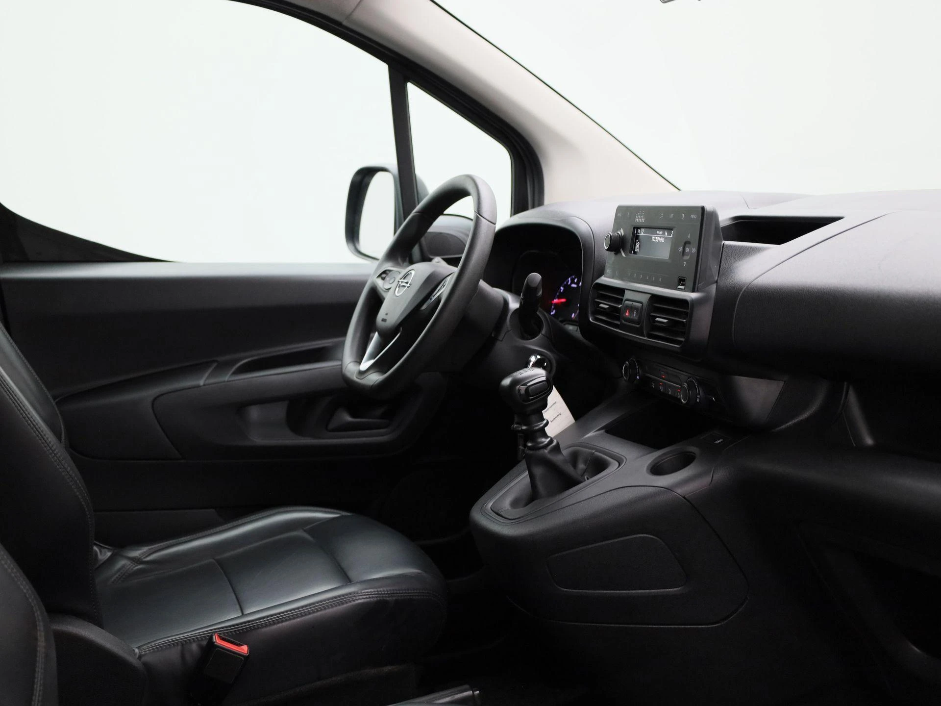 Opel-Combo Life-image-26