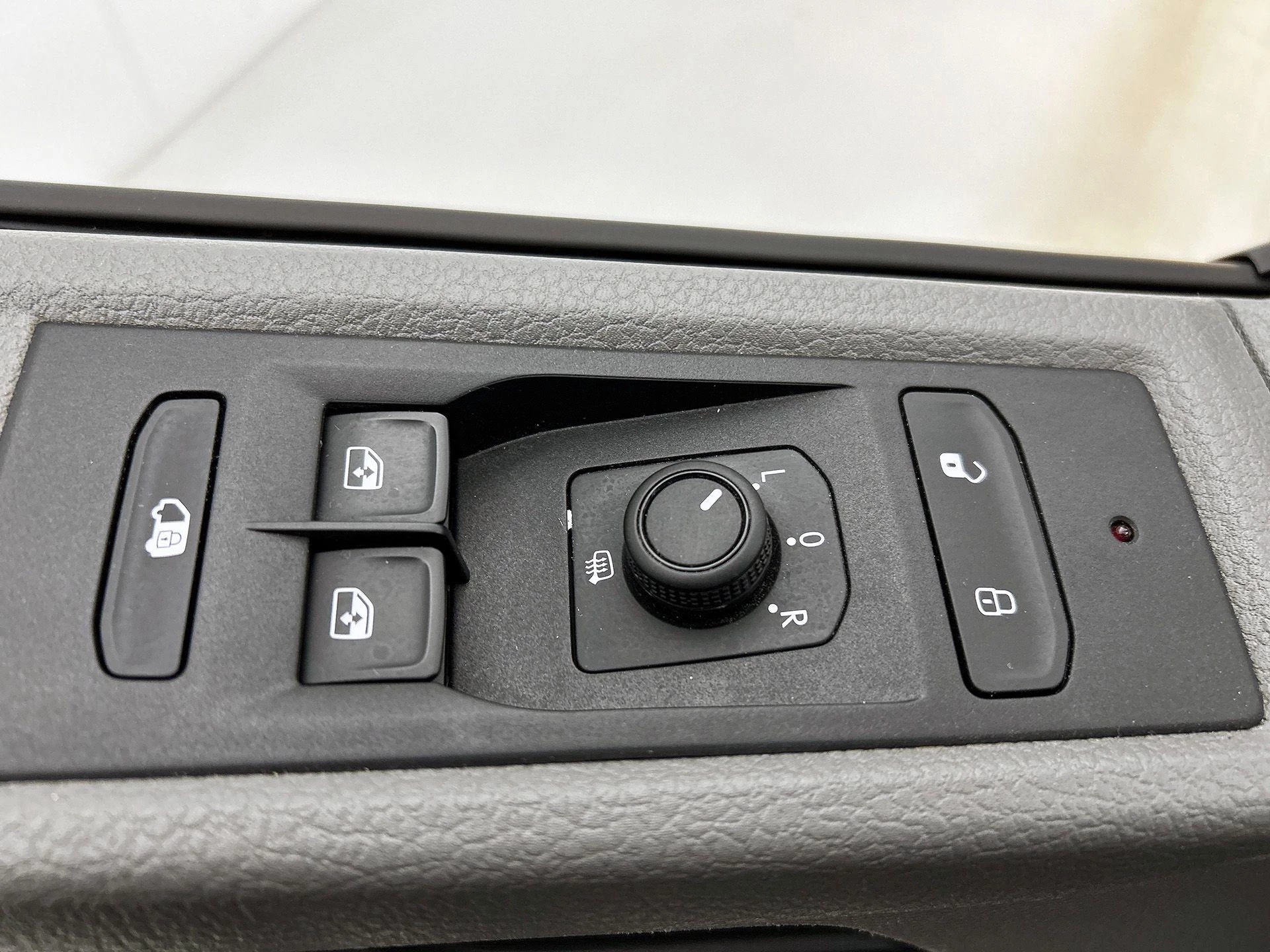 Volkswagen-Transporter-image-27