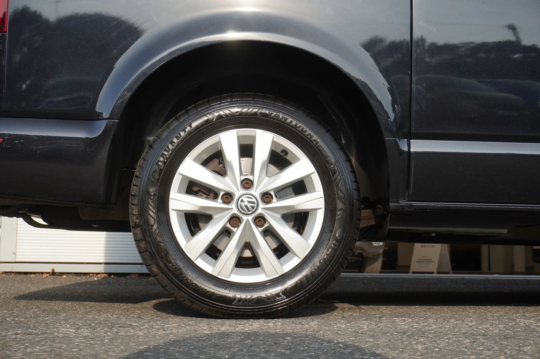 Volkswagen-Transporter-image-22