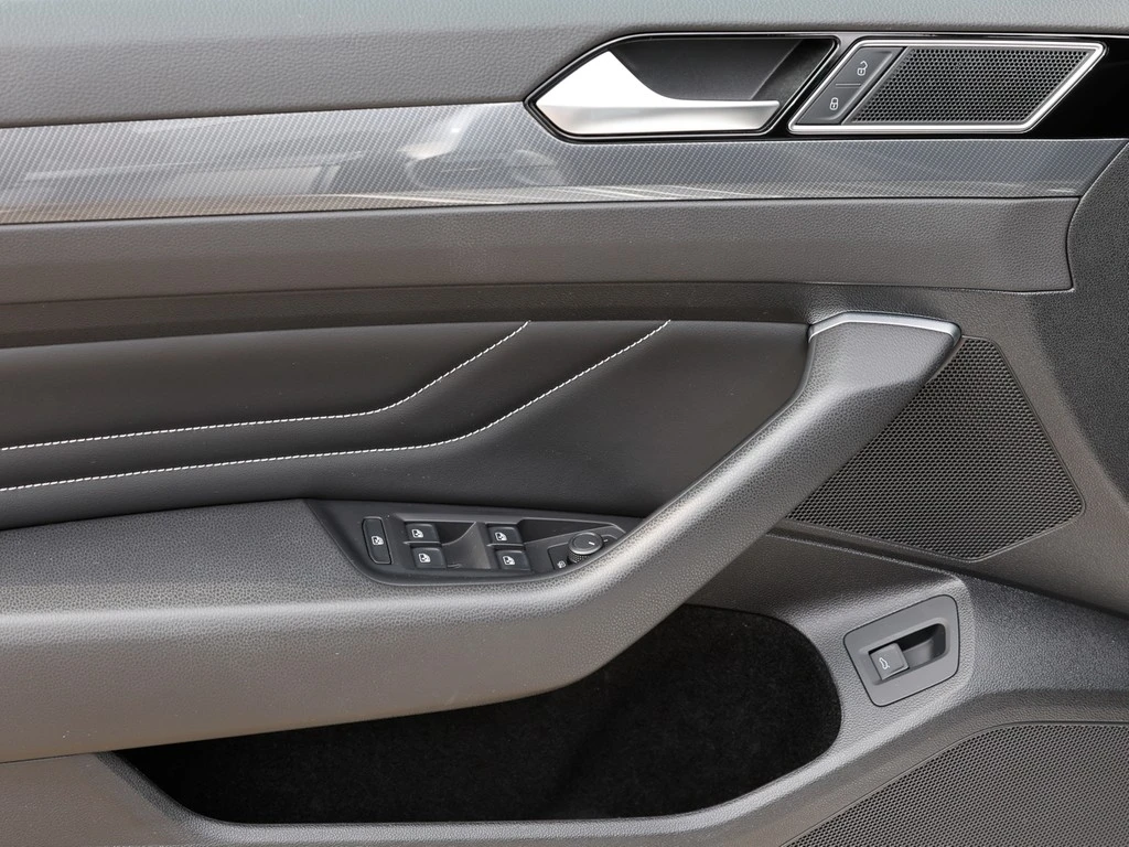 Volkswagen-Passat-image-14