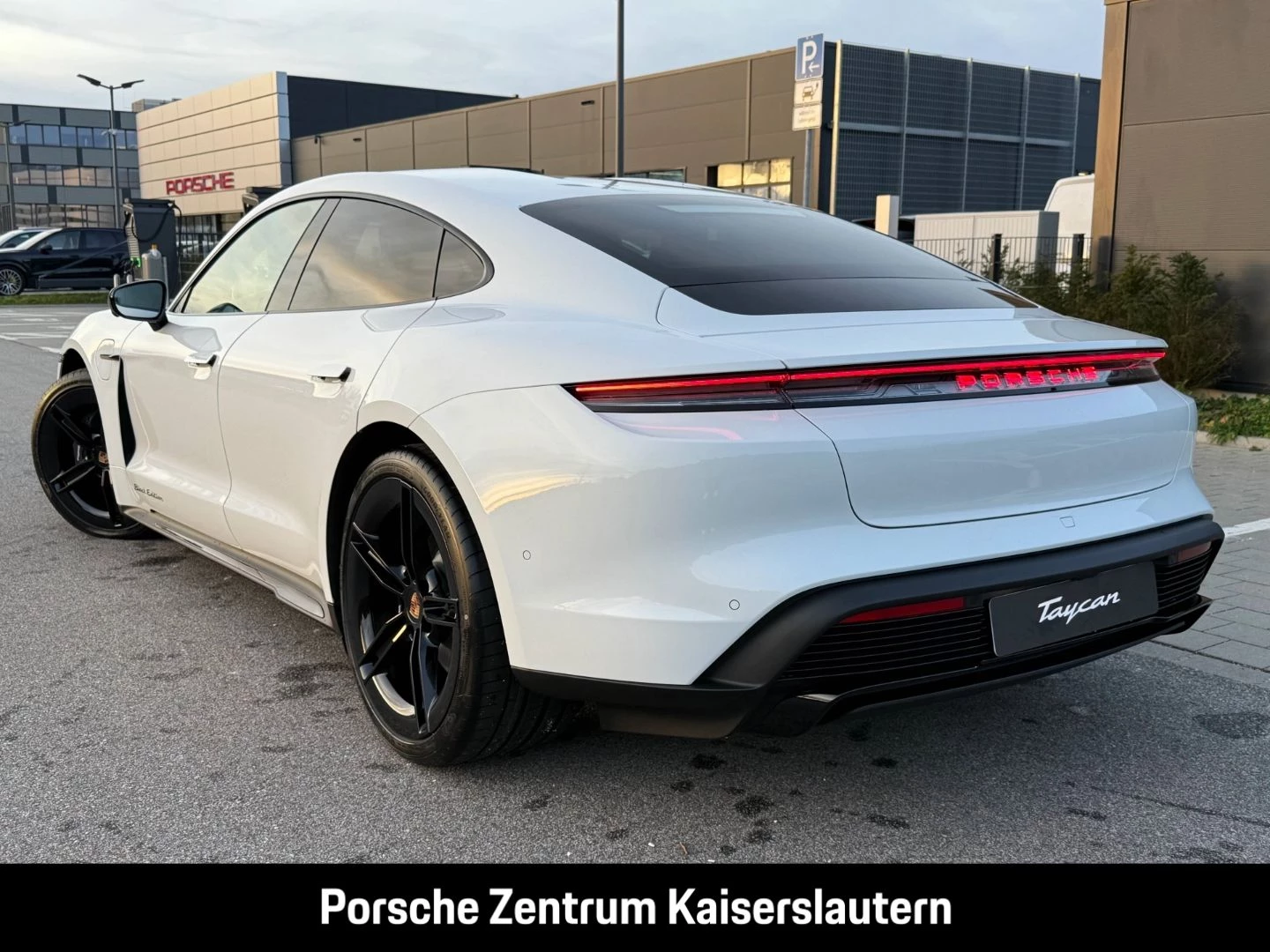 Porsche Taycan 4 Black Edition HA-Lenkung InnoDrive LED black edition