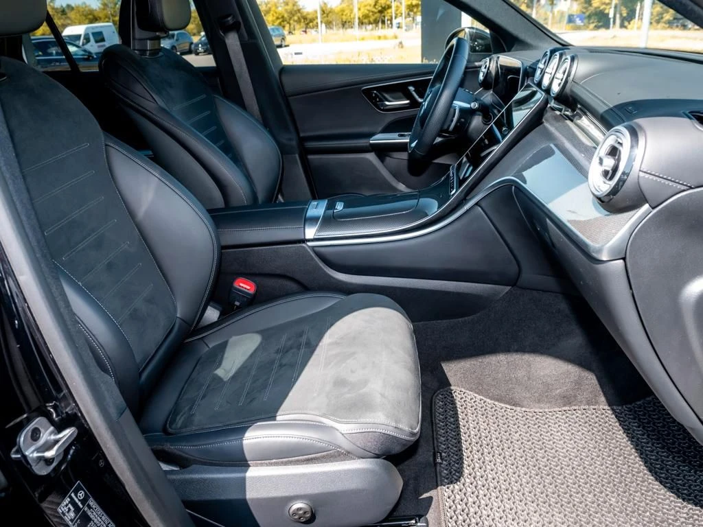 Mercedes-Benz-GLC 300 d-image-11