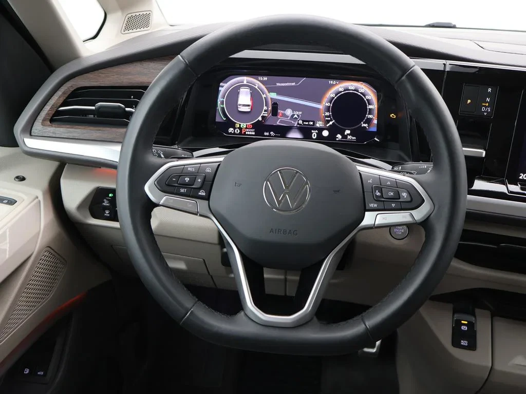 Volkswagen-Multivan-image-14
