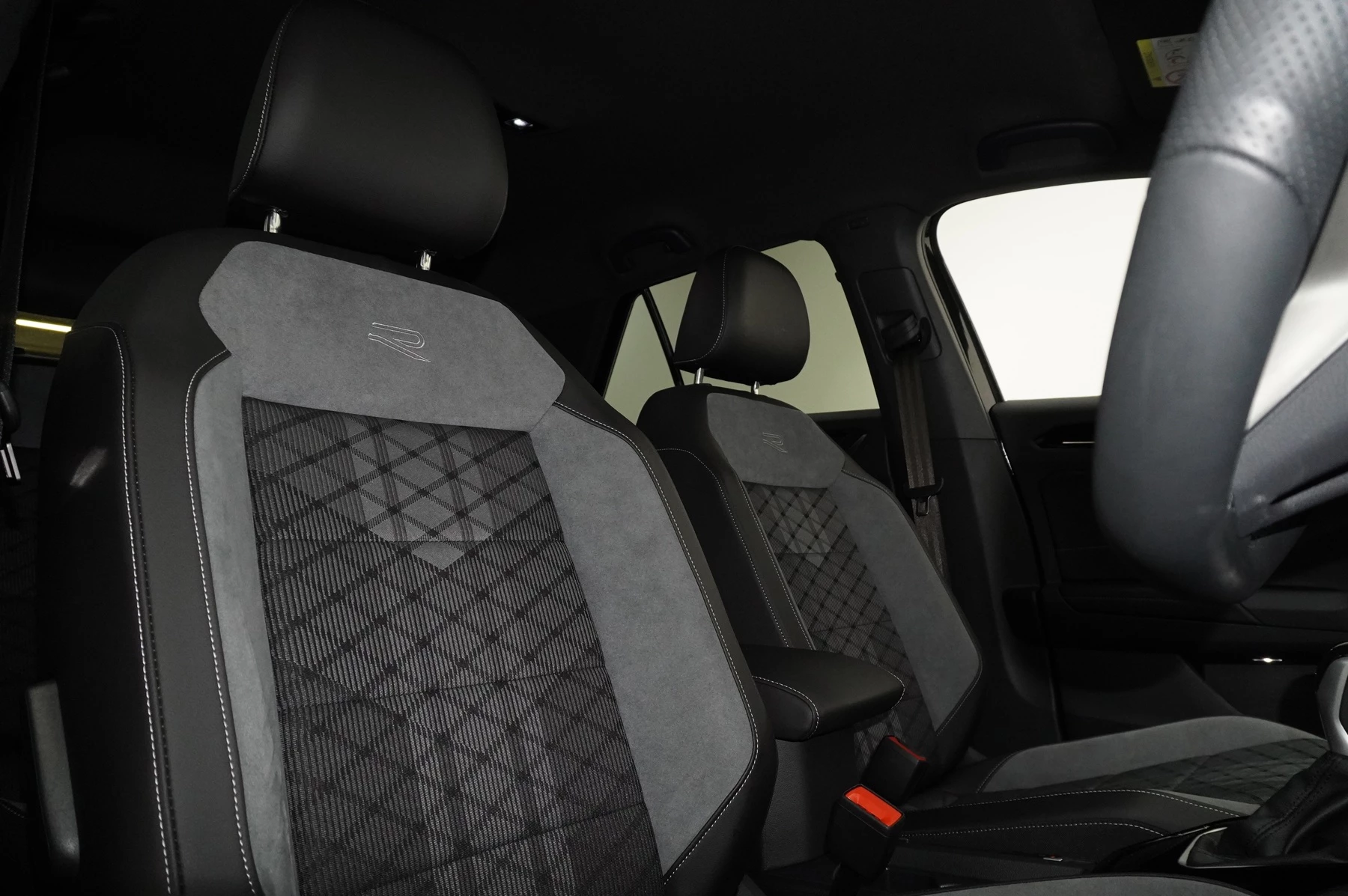 Volkswagen-T-Roc-image-26