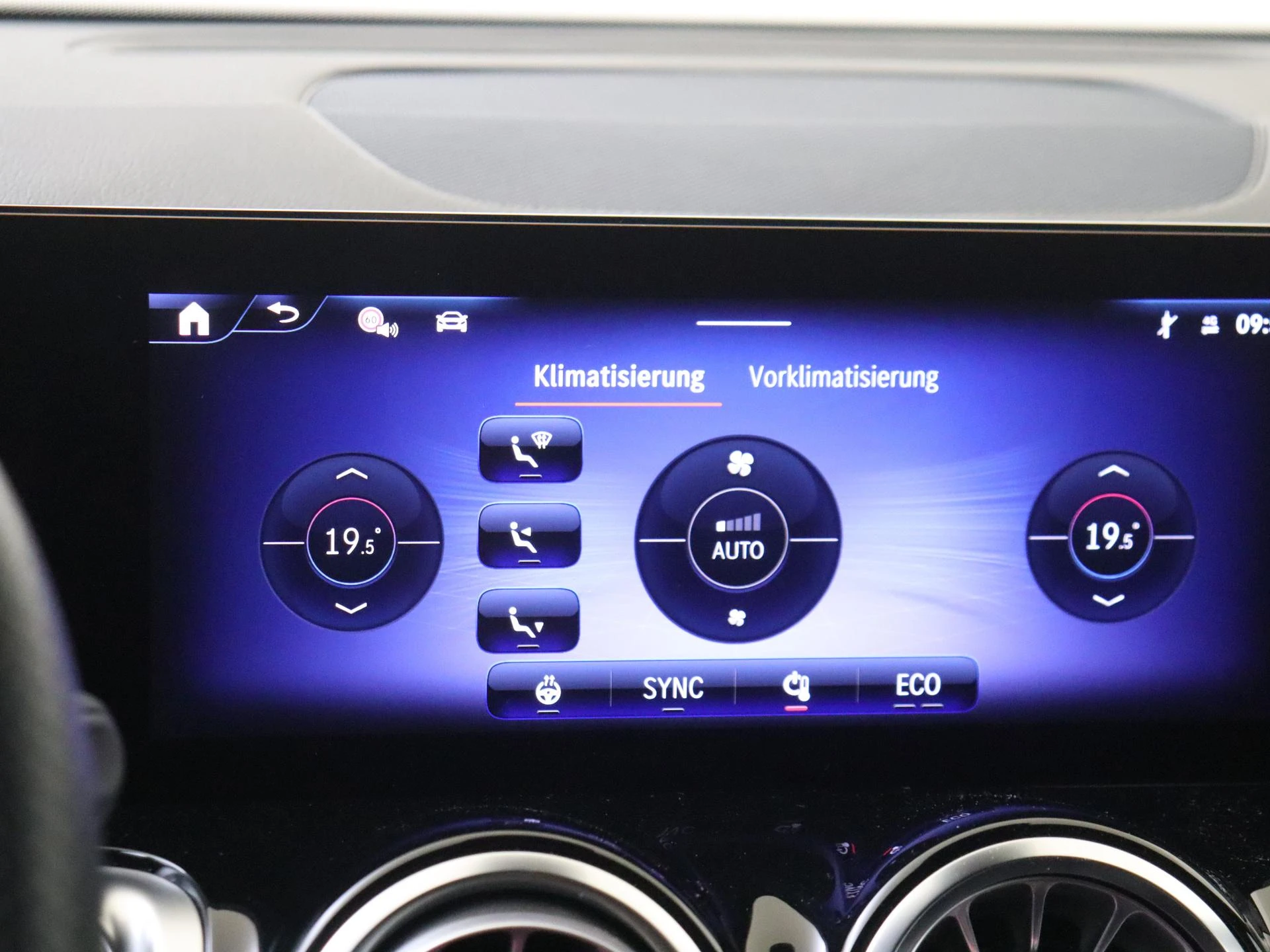 Mercedes-Benz-EQB-image-18