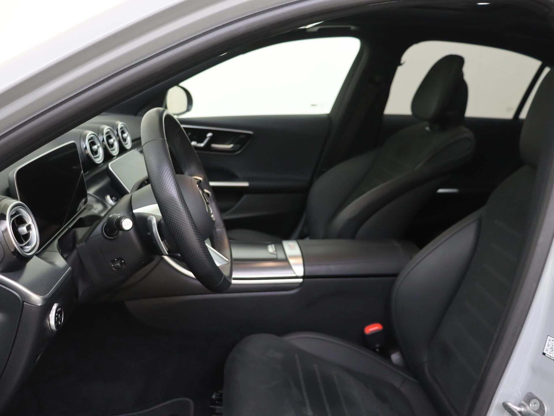 Mercedes-Benz-C-Klasse-image-10