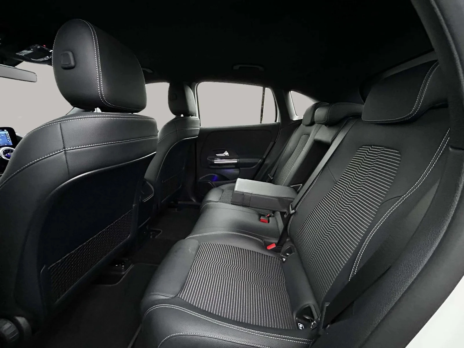 Mercedes-Benz-EQA-image-12