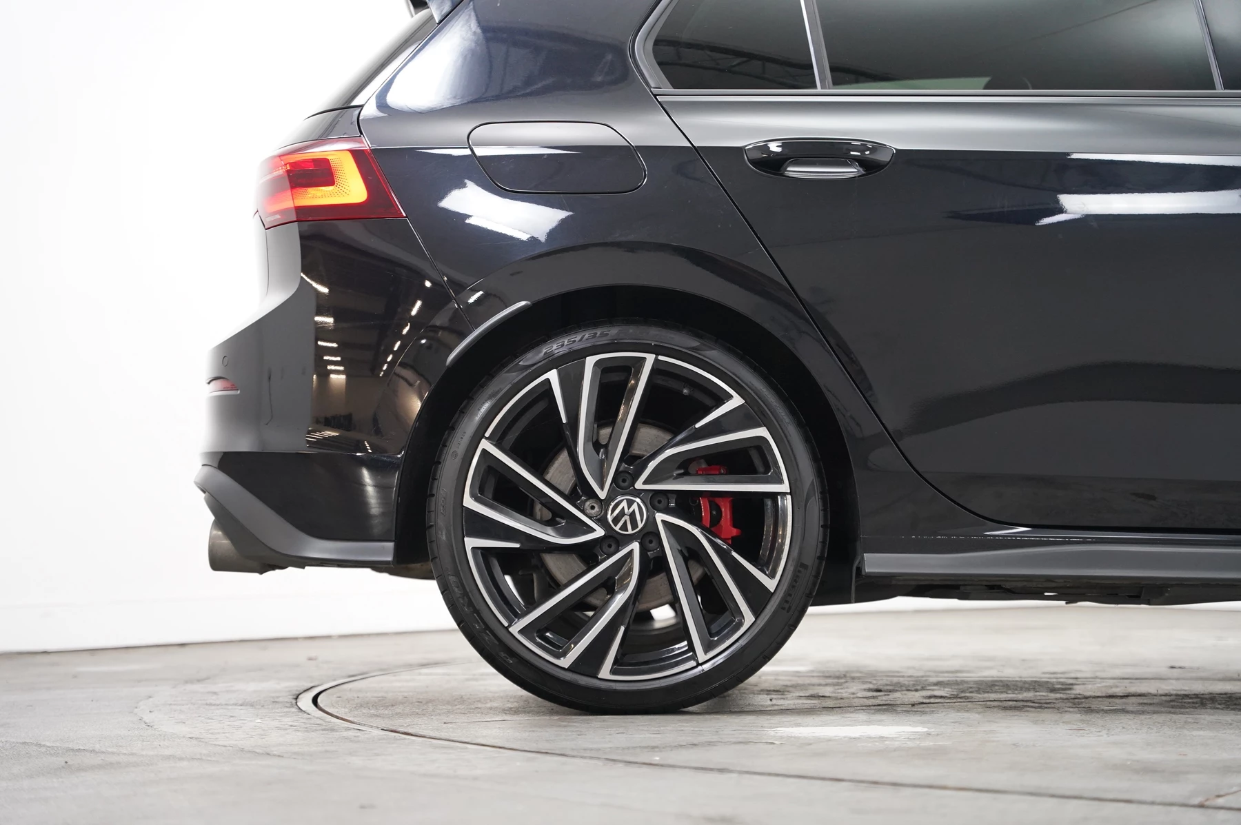 Volkswagen-Golf-image-28