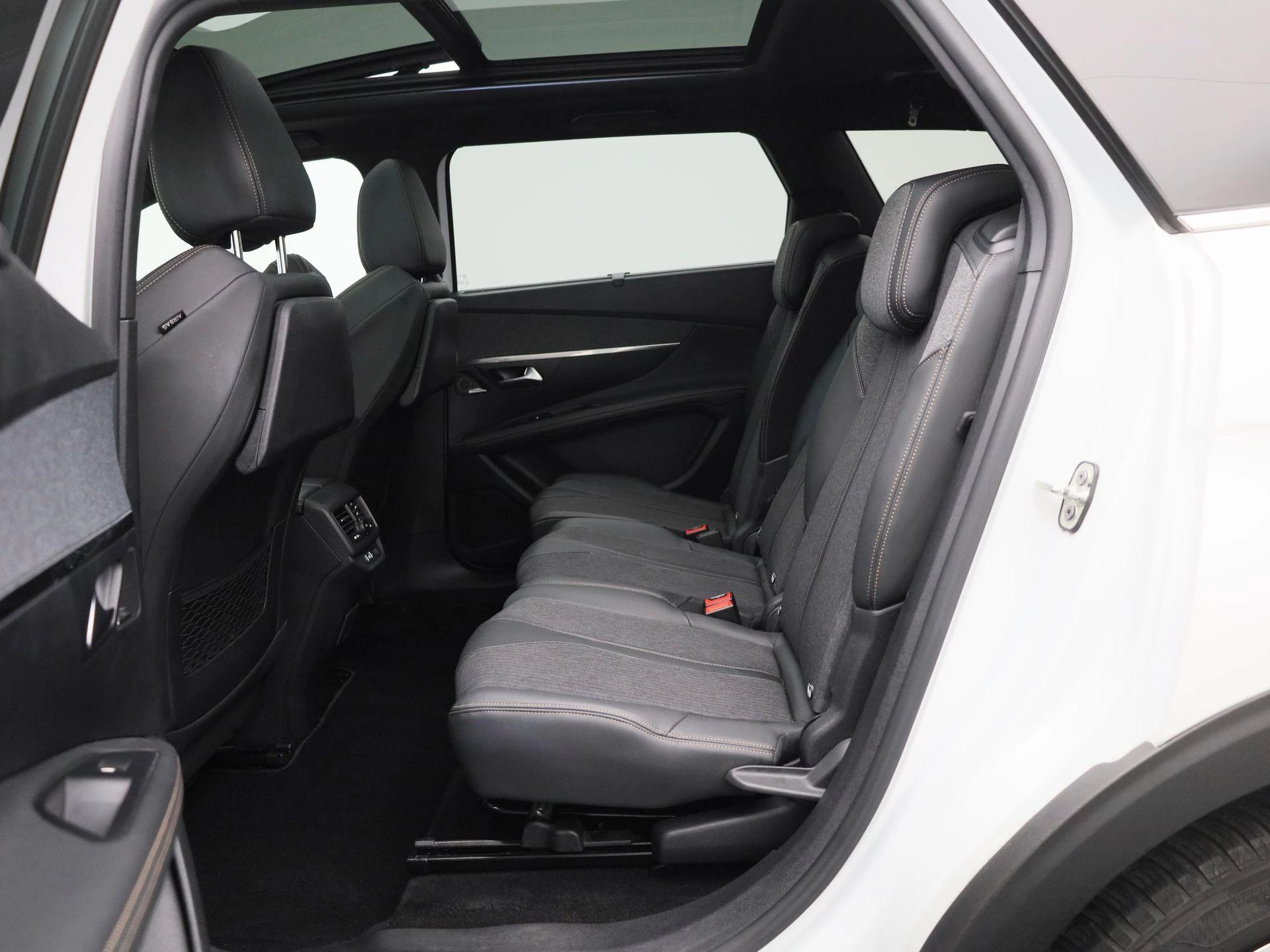 Peugeot-5008-image-12