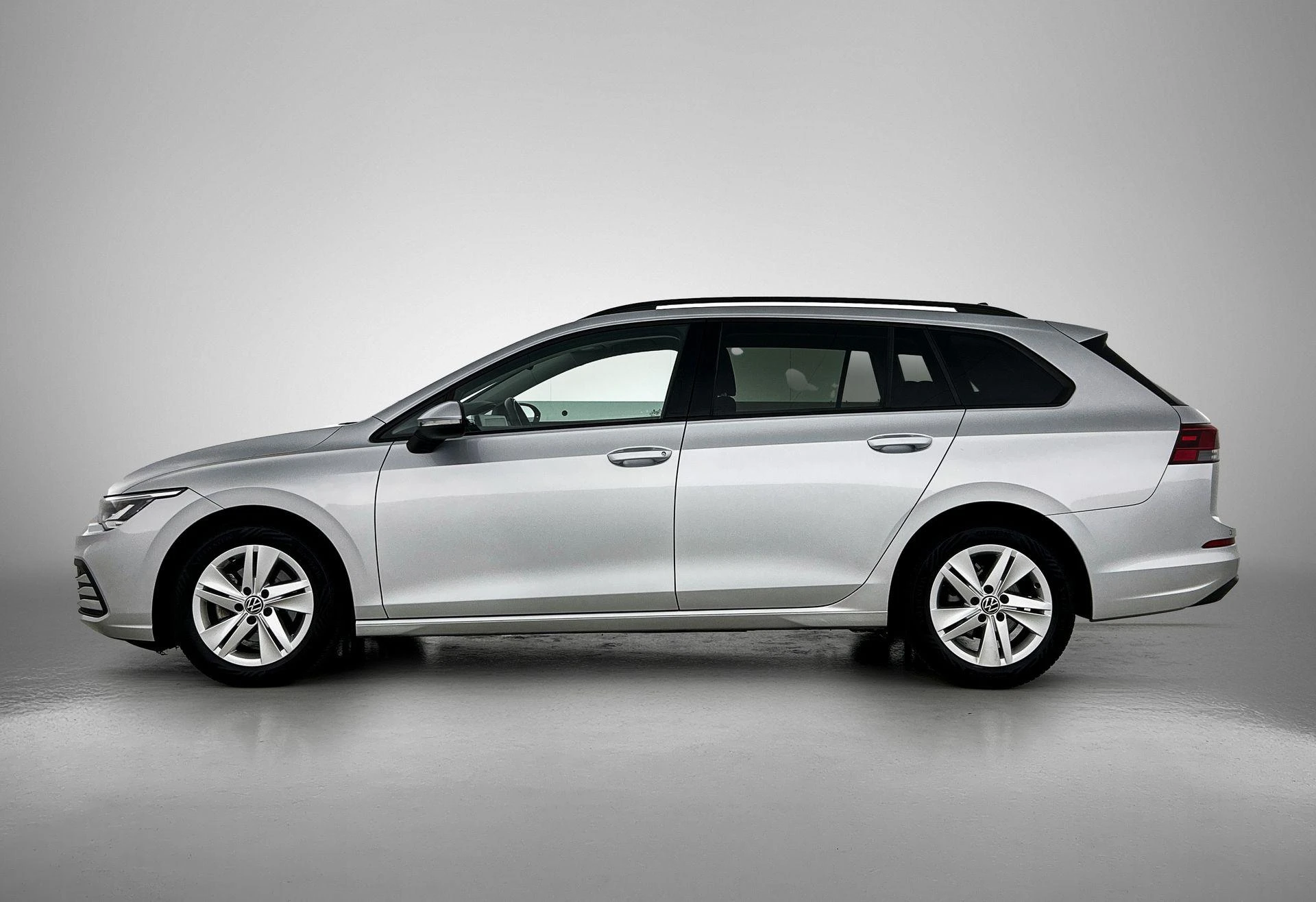 Volkswagen-Golf-image-1
