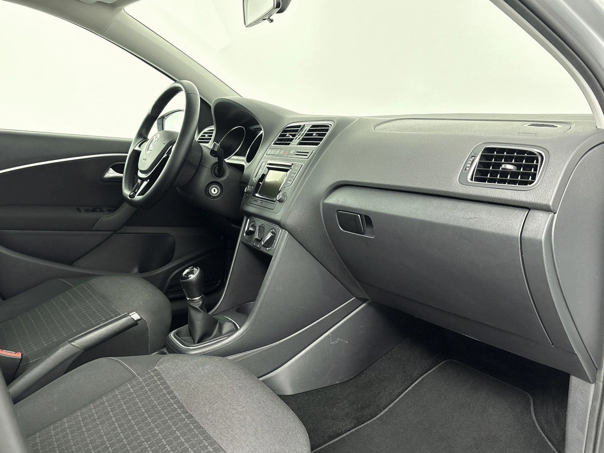 Volkswagen-Polo-image-7