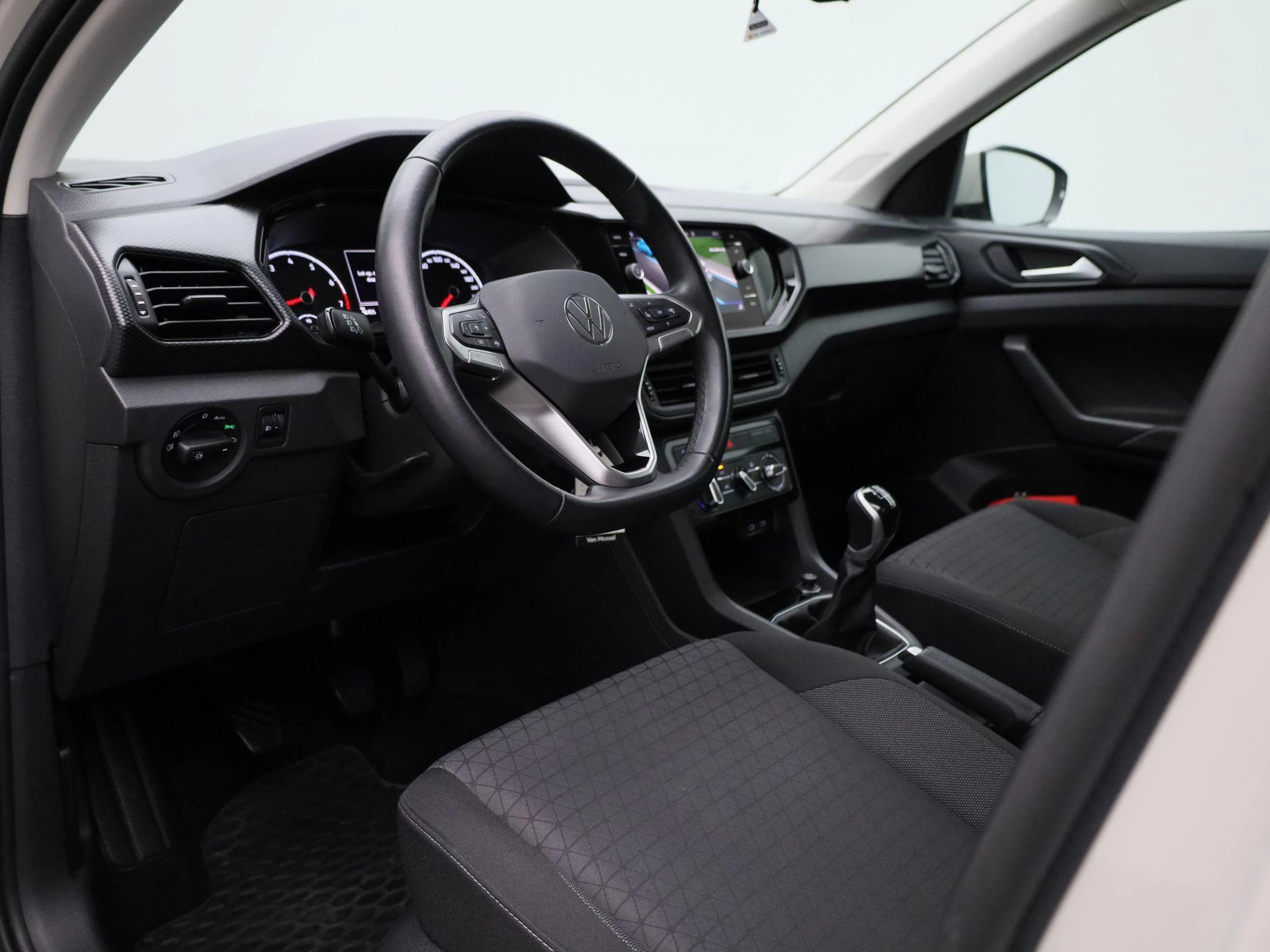 Volkswagen-T-Cross-image-27
