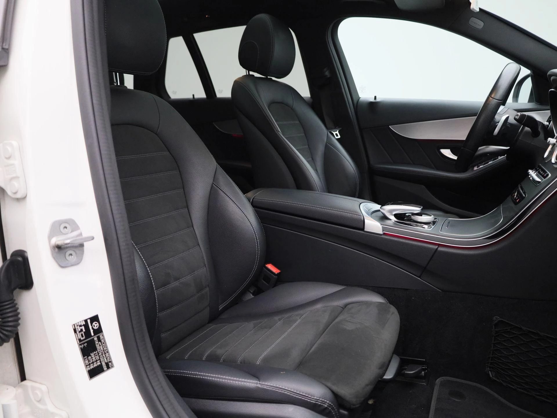 Mercedes-Benz-C-Klasse-image-35