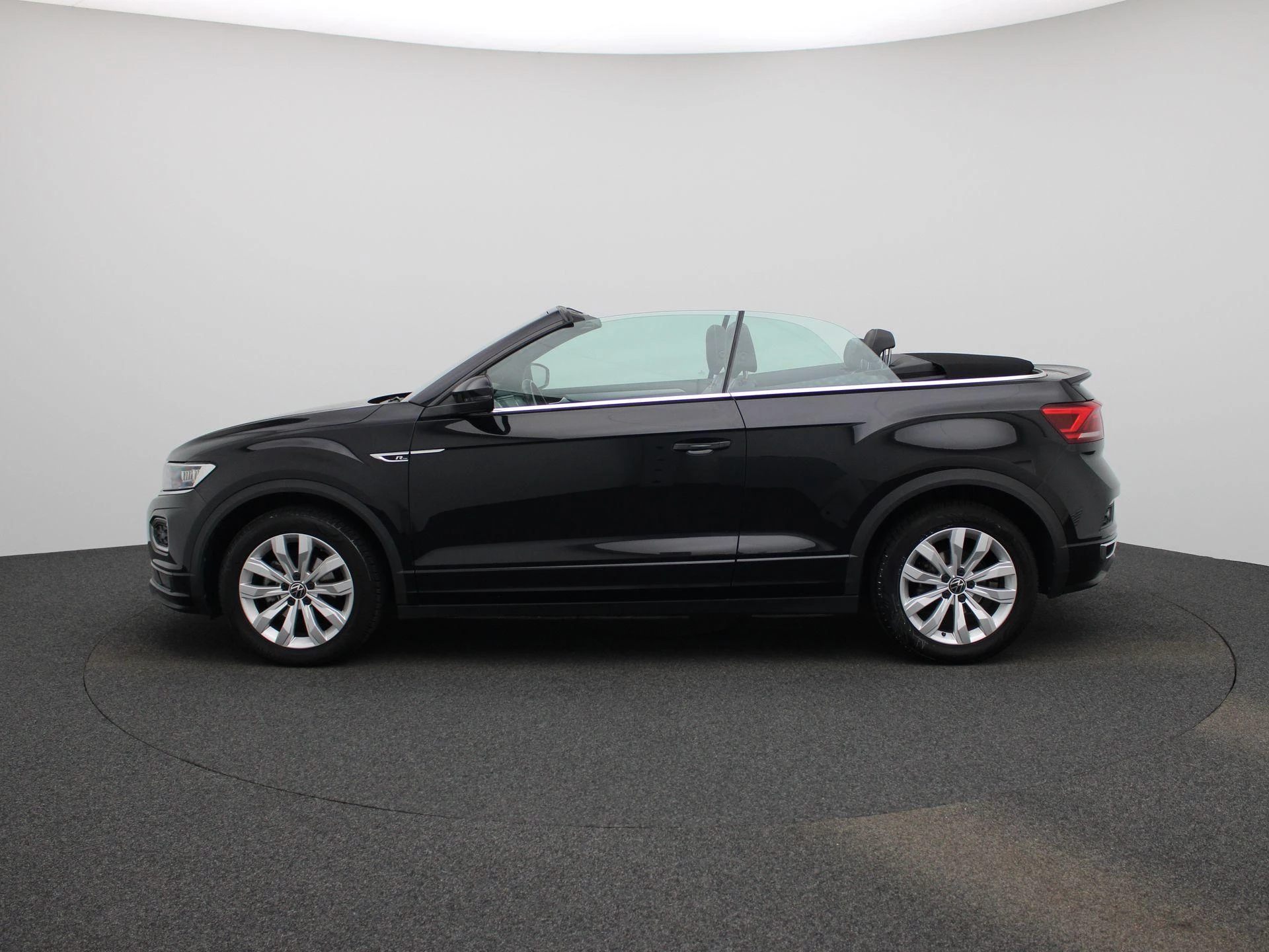 Volkswagen-T-Roc-image-3