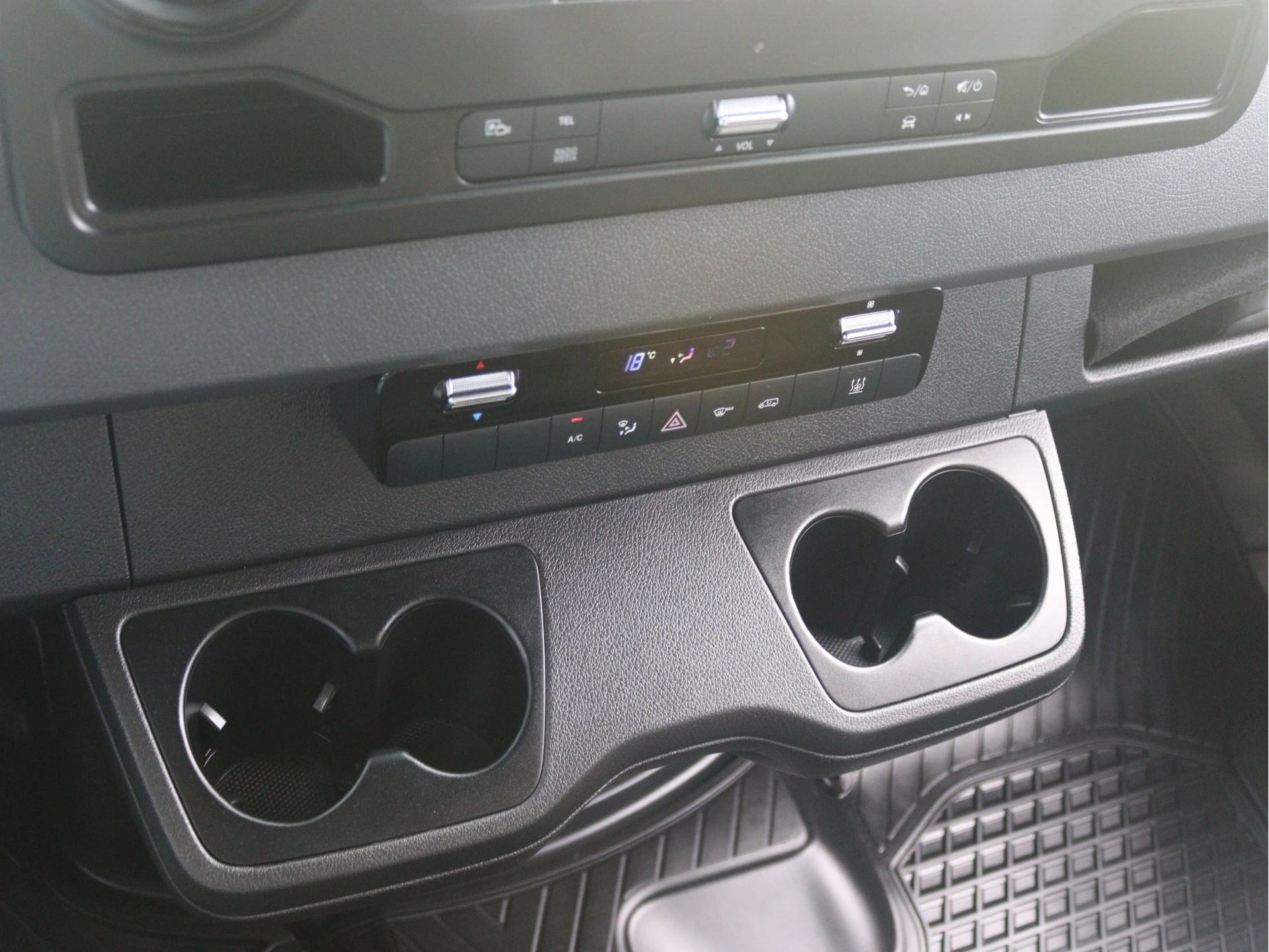 Mercedes-Benz-Sprinter-image-12