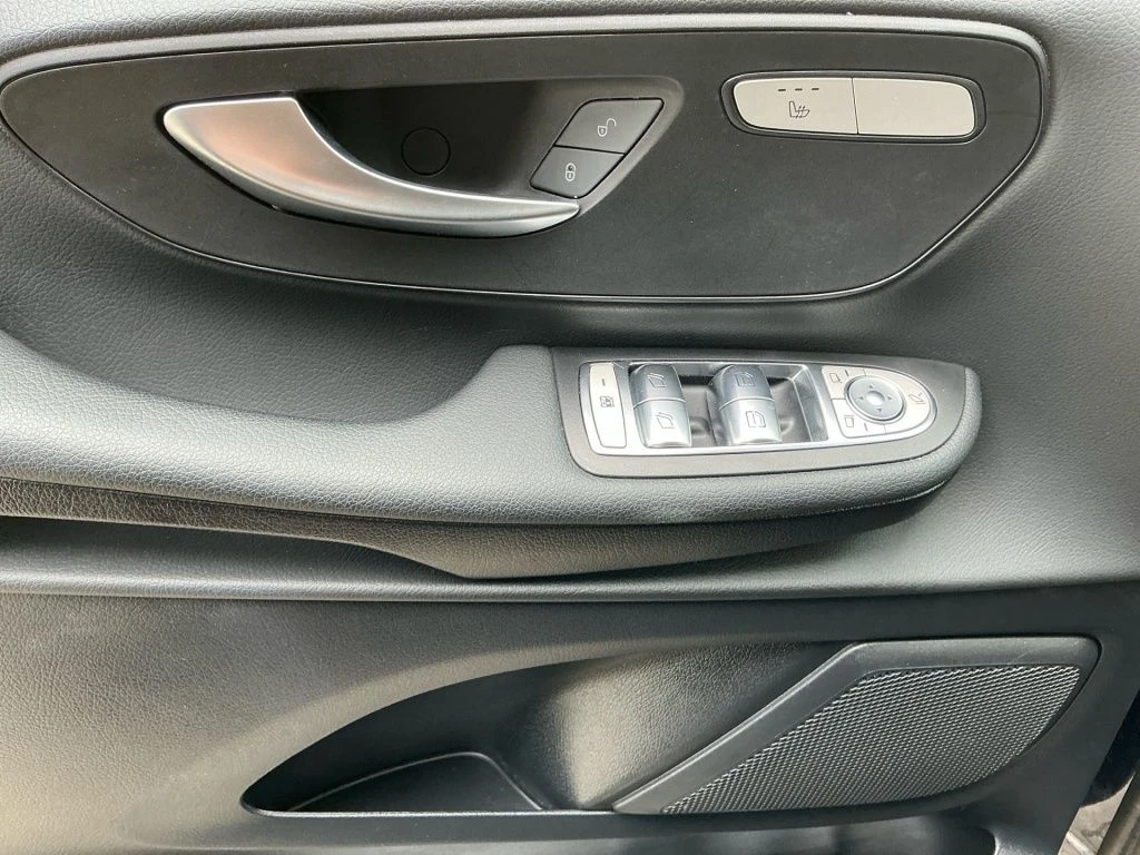 Mercedes-Benz-V-Klasse 300-image-14