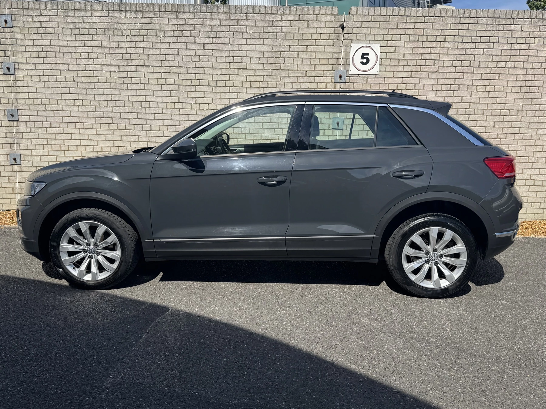 Volkswagen-T-Roc-image-3
