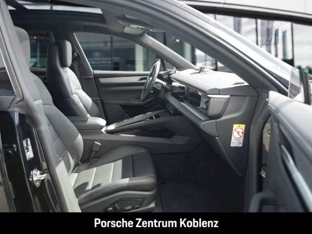Porsche Macan 4 -